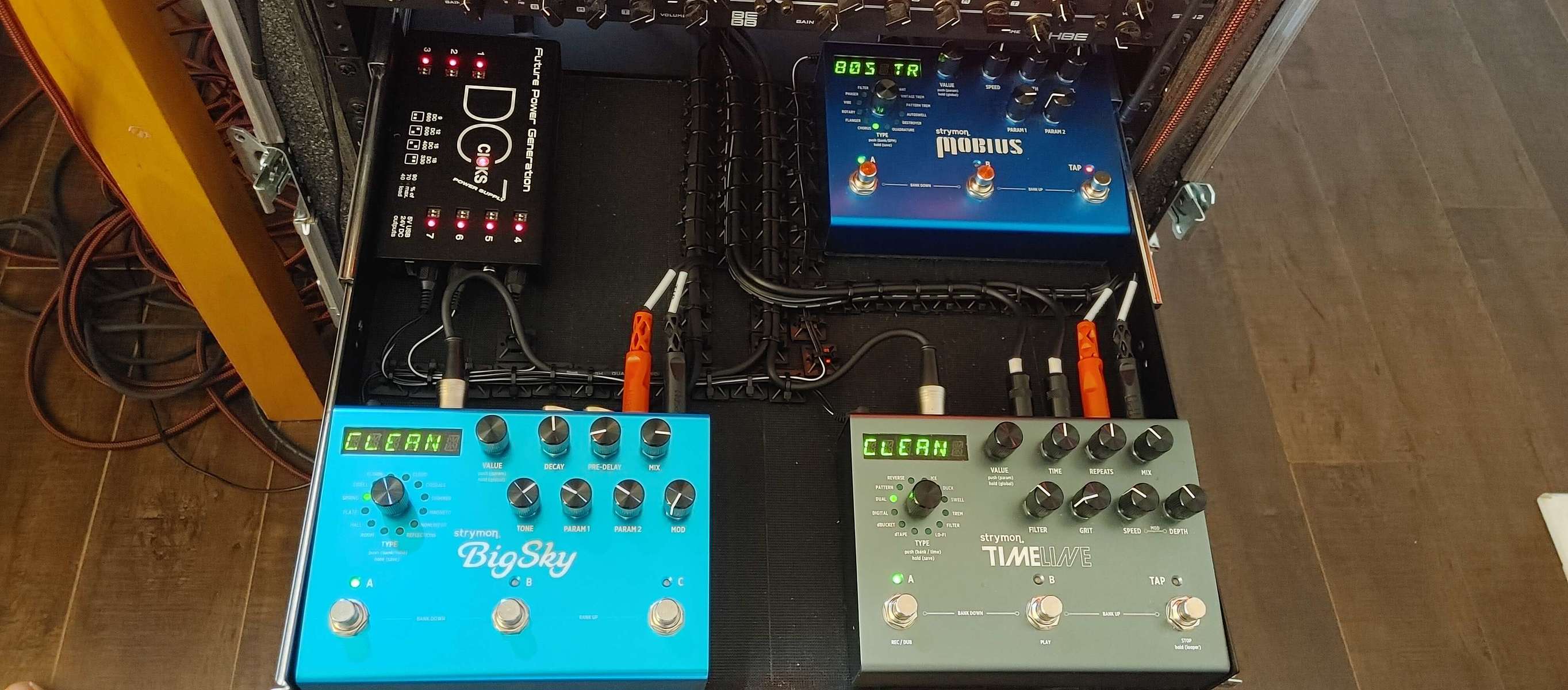 Strymon Pedalboard by parhelia_0000 featuring Strymon BigSky, Strymon TimeLine, and Strymon Mobius Modulator and 4 more pieces of gear
