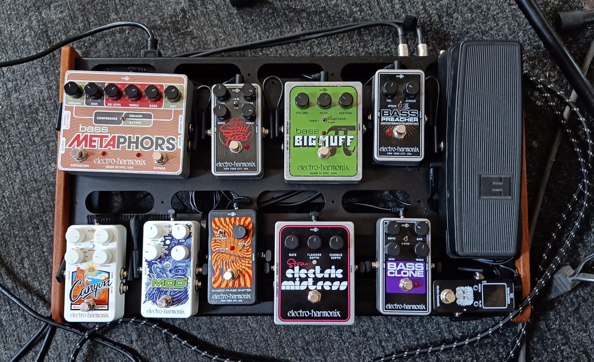 Electro-Harmonix Pedalboard by garygrape featuring Electro-Harmonix Bass Metaphors, Electro-Harmonix Bass Soul Food Overdrive, and Electro-Harmonix Bass Big Muff Pi Fuzz and 10 more pieces of gear
