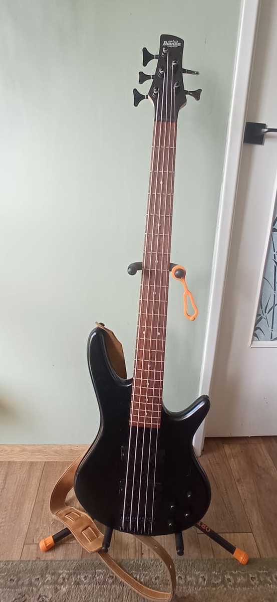 Music Gear Setup by ignacy_soppart featuring Ibanez GSR205