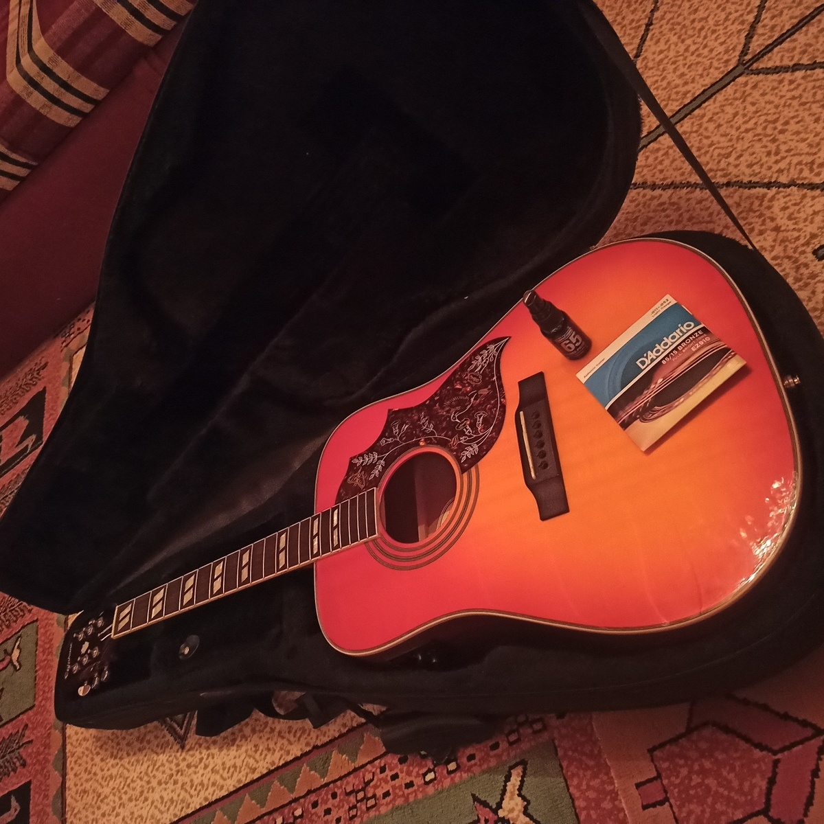 Music Gear Setup by hakanbaysal featuring Epiphone Modern Collection Hummingbird PRO, D'Addario EZ910 85/15 Bronze Acoustic Guitar Strings Light 11-52, and Dunlop P65CP1 Platinum 65 Guitar Bass Cleaner and Polish - 1 oz