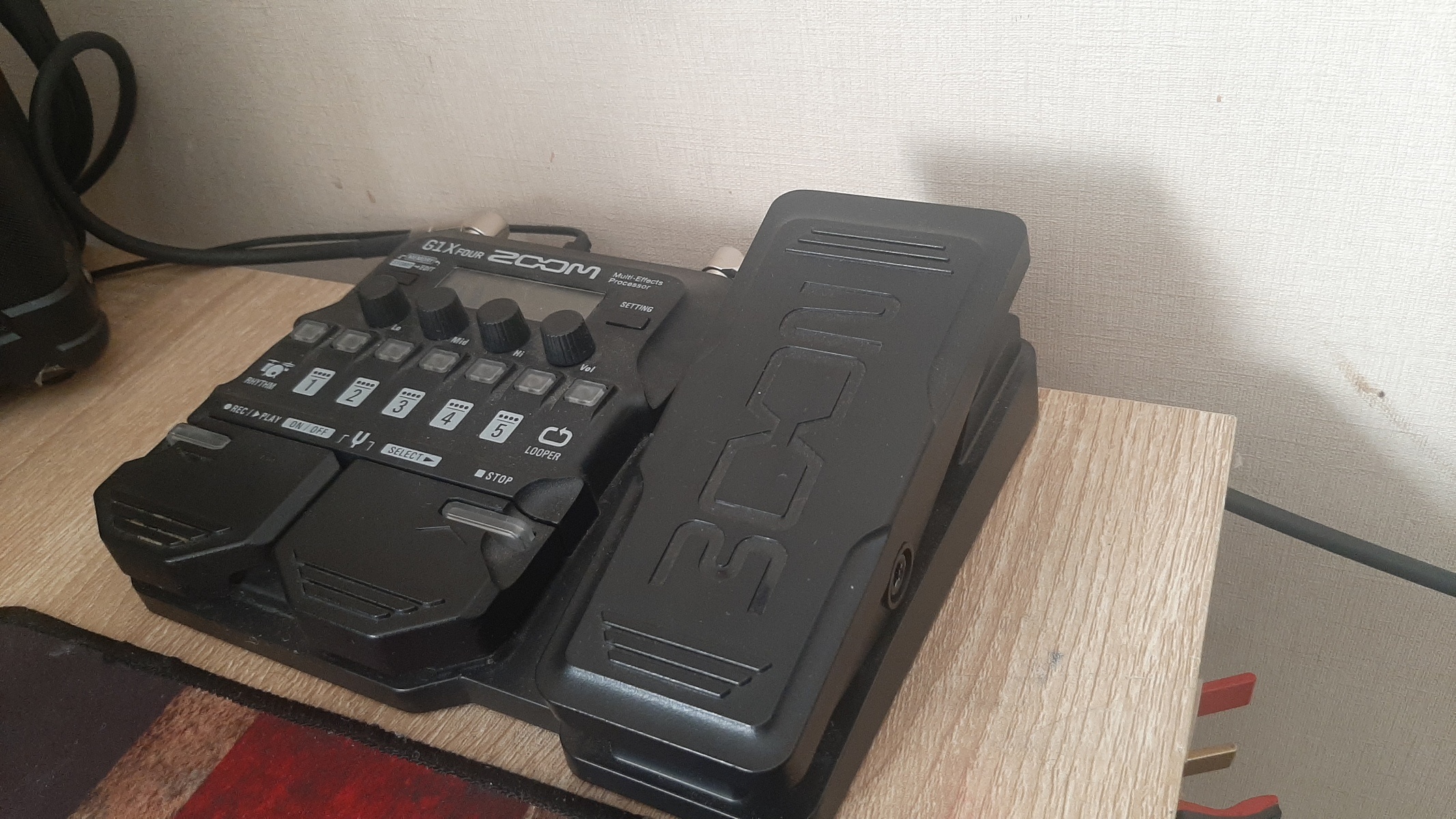 Pedalboard by audi0 featuring Zoom G1X Four