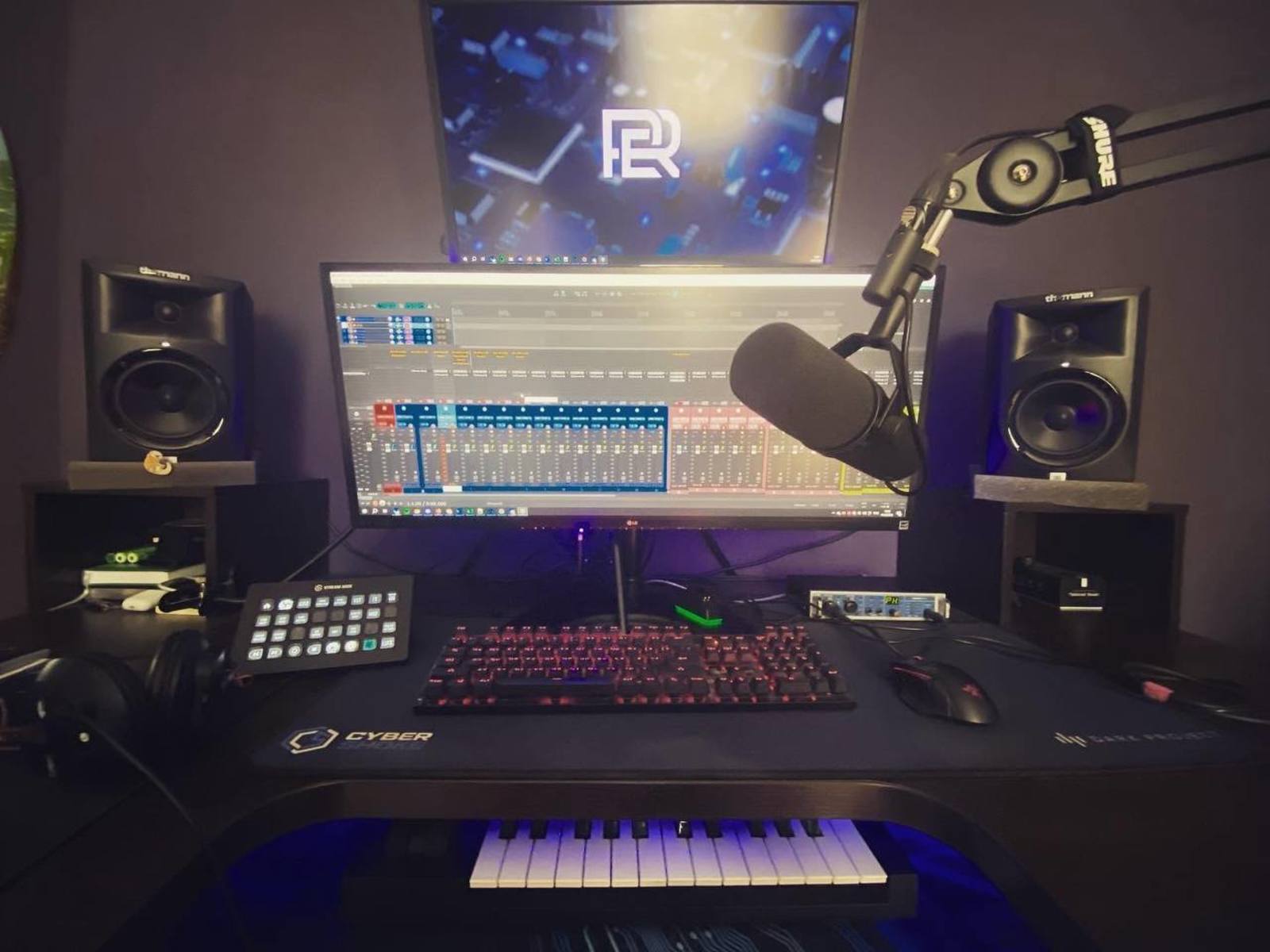 Electronic Studio Setup by perceptronic featuring Shure SM7B, JBL LSR305, and RME Fireface UCX USB 2.0 Audio Interface and 4 more pieces of gear