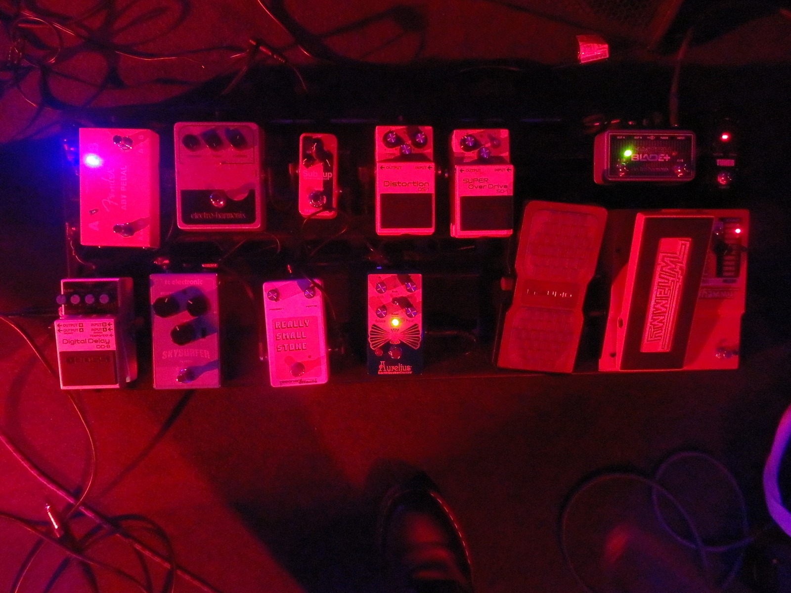 Music Gear Setup by oliver_martin featuring Fender ABY Pedal, Electro-Harmonix Little Big Muff Pi, and TC Electronic Sub 'N' Up Mini Octaver and 8 more pieces of gear