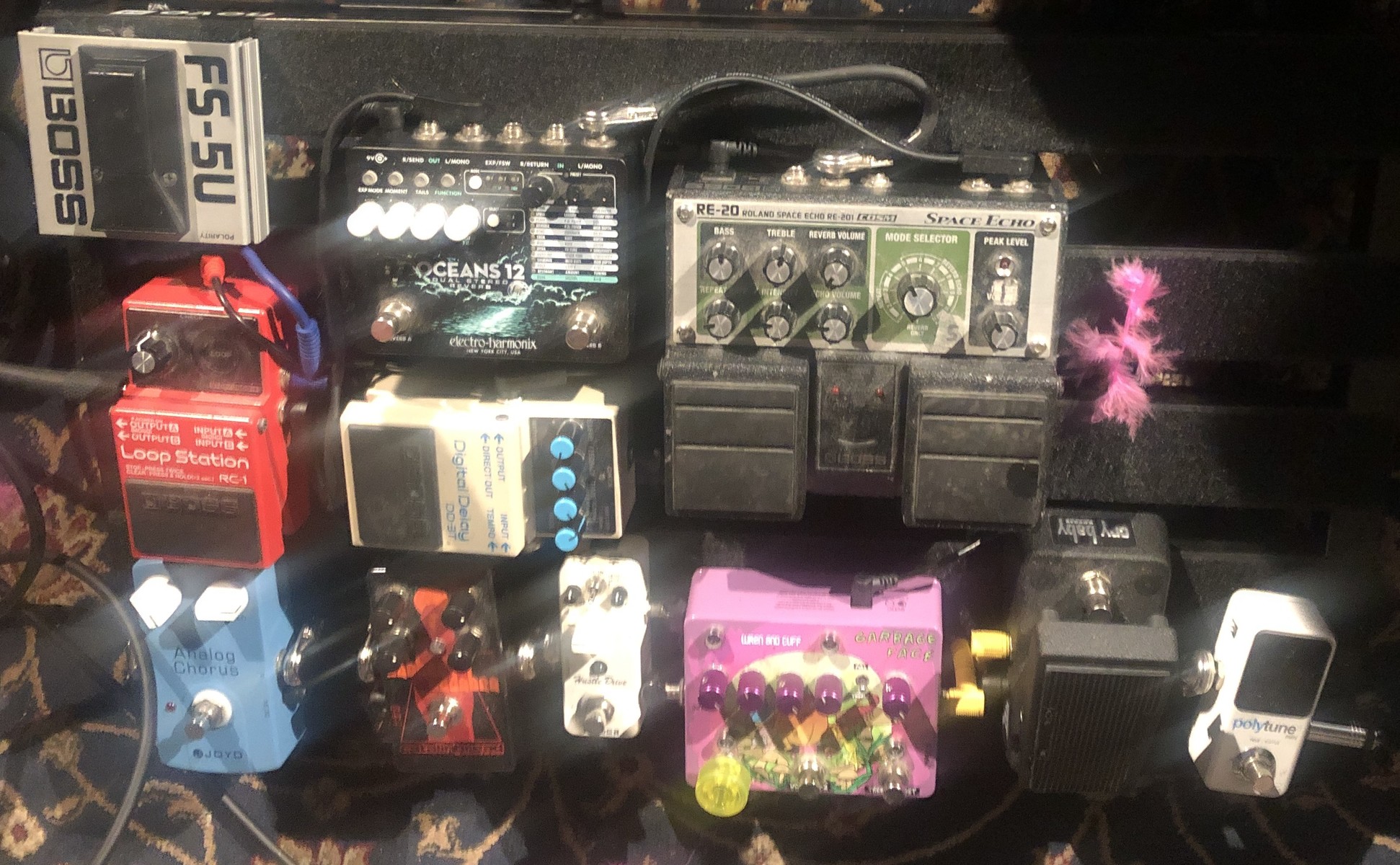 Boss Music Gear Setup by oliver_martin featuring Boss FS-5U, Electro-Harmonix Oceans 12, and Boss RE-20 Space Echo and 7 more pieces of gear