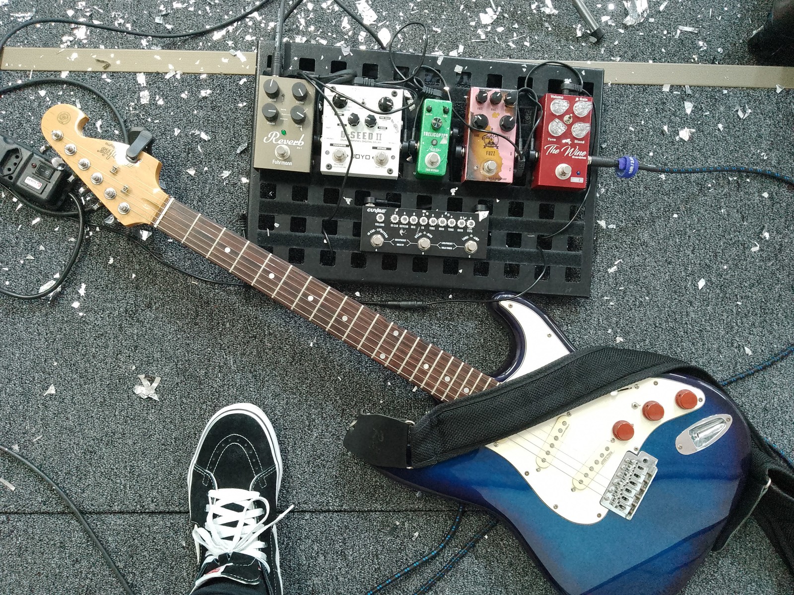 Pedalboard by leandrino featuring Fuhrmann Reverb RV-1, Joyo D-Seed II Stereo Delay Pedal, and Rowin Trelicopter and 2 more pieces of gear