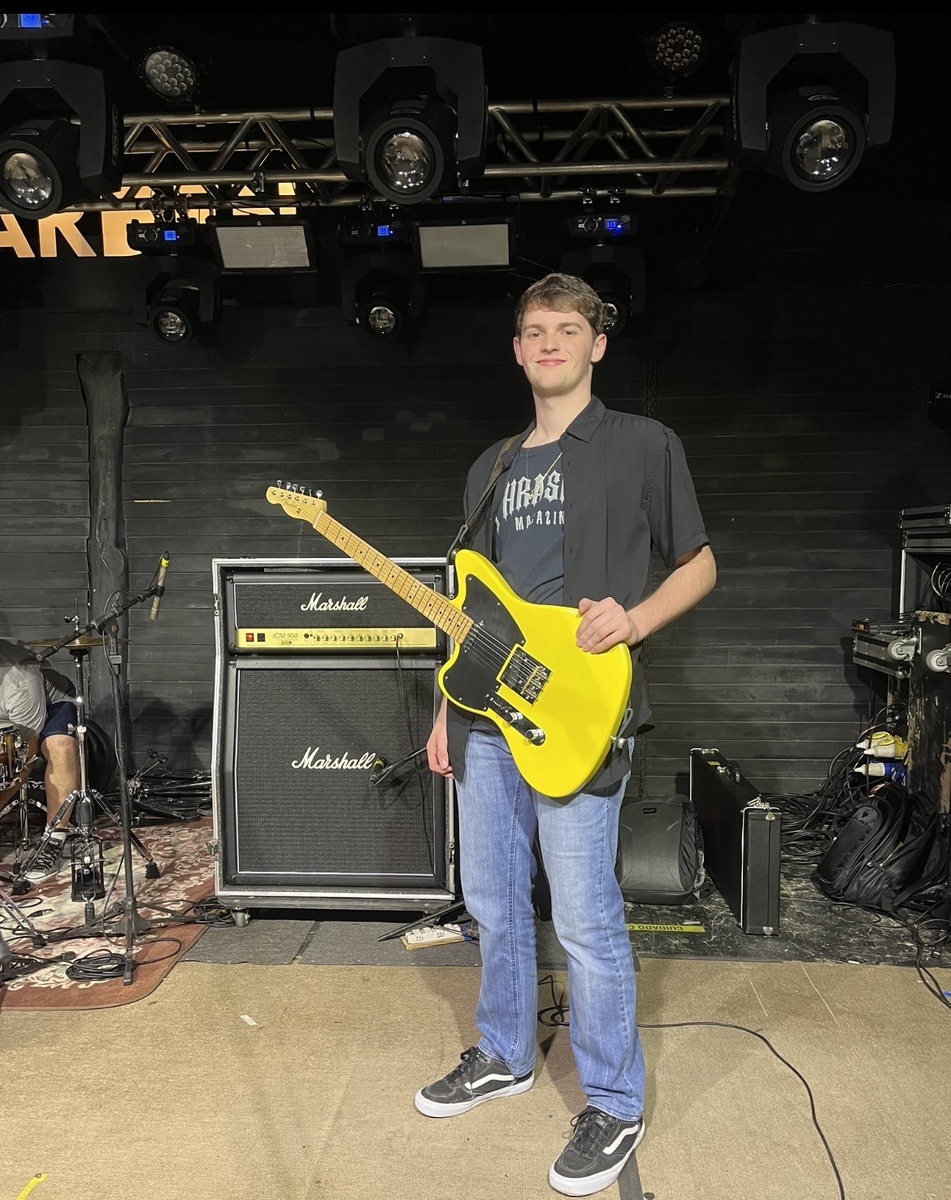 Metal Live Rig by gabrielguzzatti featuring Fender Telemaster, Marshall JCM900 4100, and Marshall 4x12 Cab with V30 speakers and 1 more piece of gear