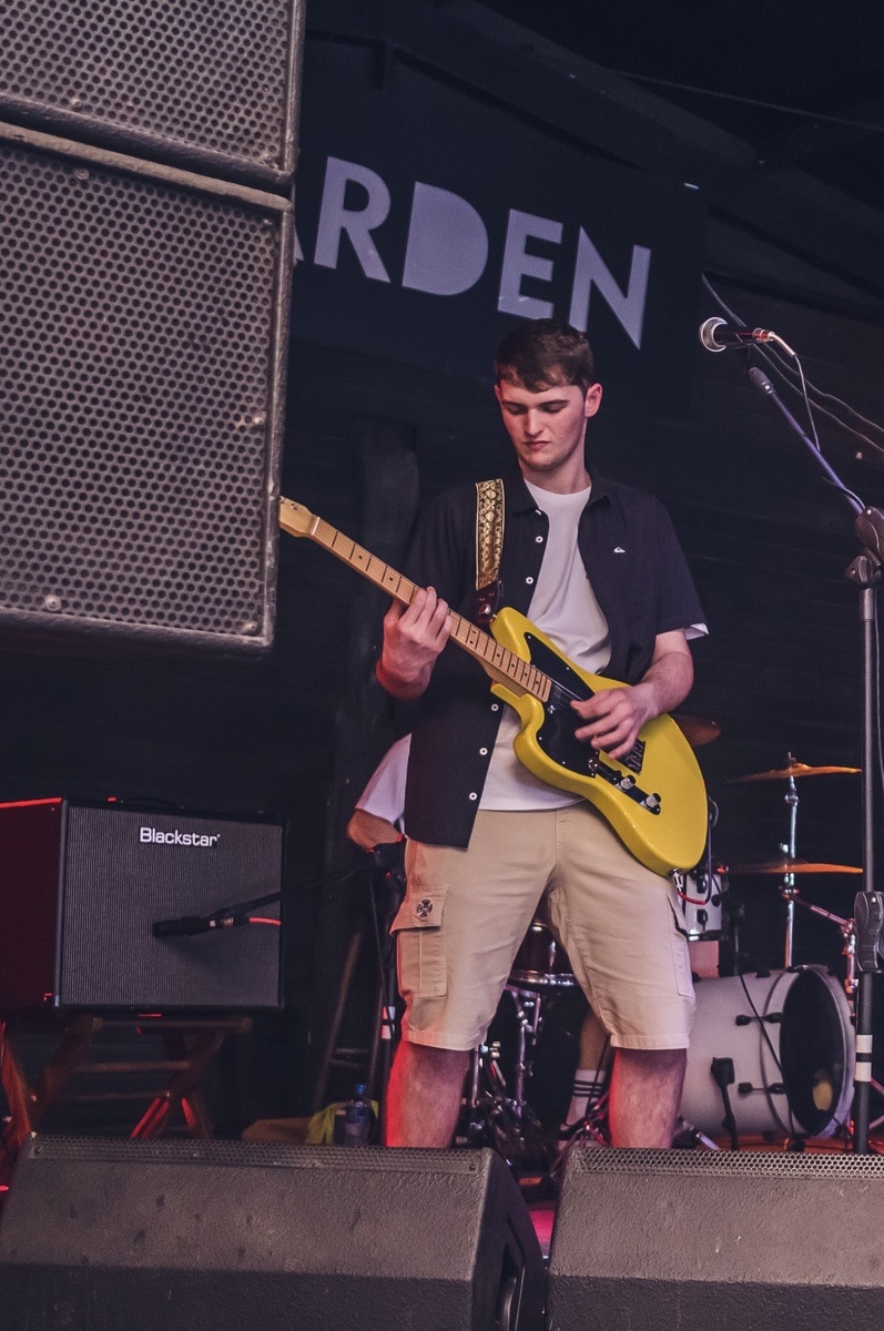 Live Rig by gabrielguzzatti featuring Fender Telemaster, Blackstar ID:Core 100W 2x10 Guitar Combo Amp, and Shure SM58 and 1 more piece of gear