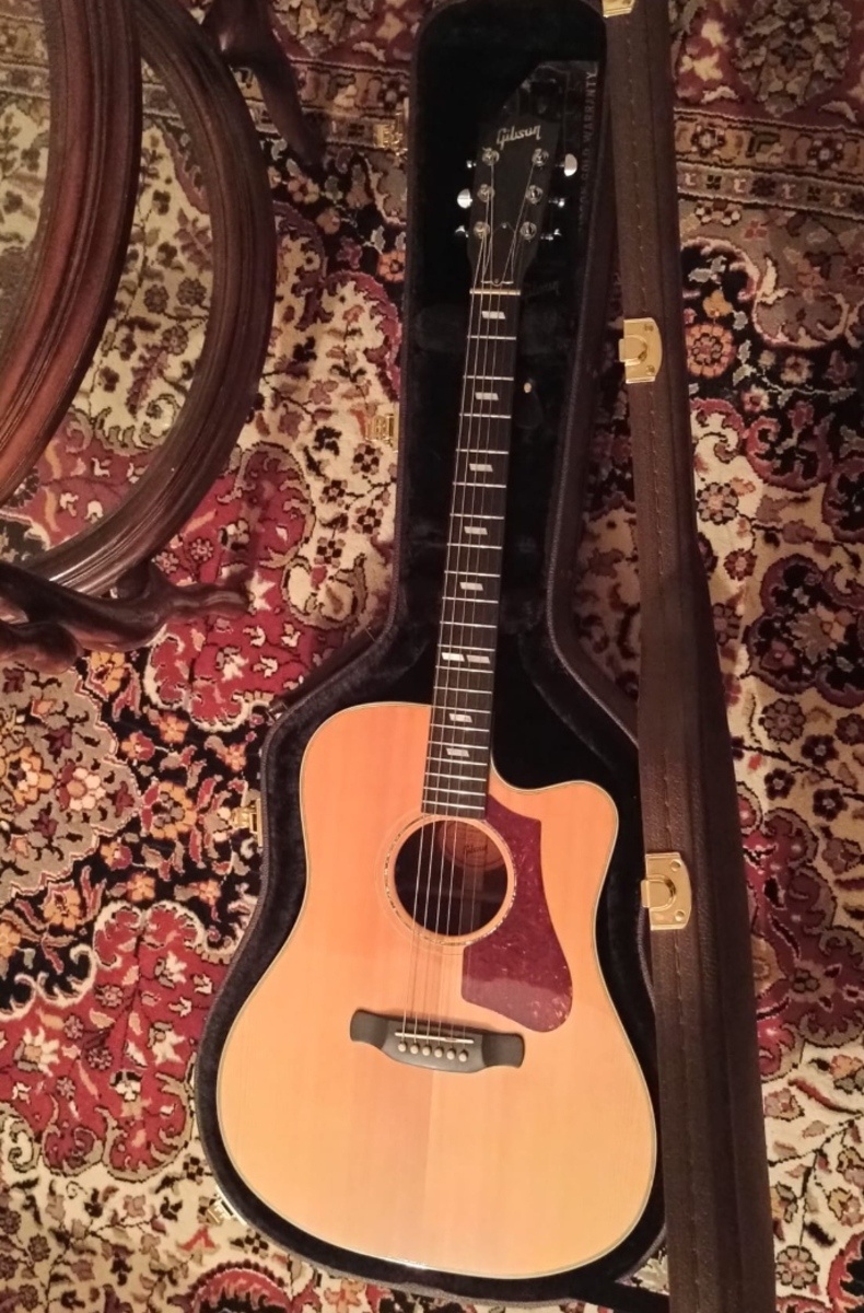 Music Gear Setup by hakanbaysal featuring Gibson Montana HP 735 R Dreadnought and Gibson Accessories Dreadnought Original Hardshell Case