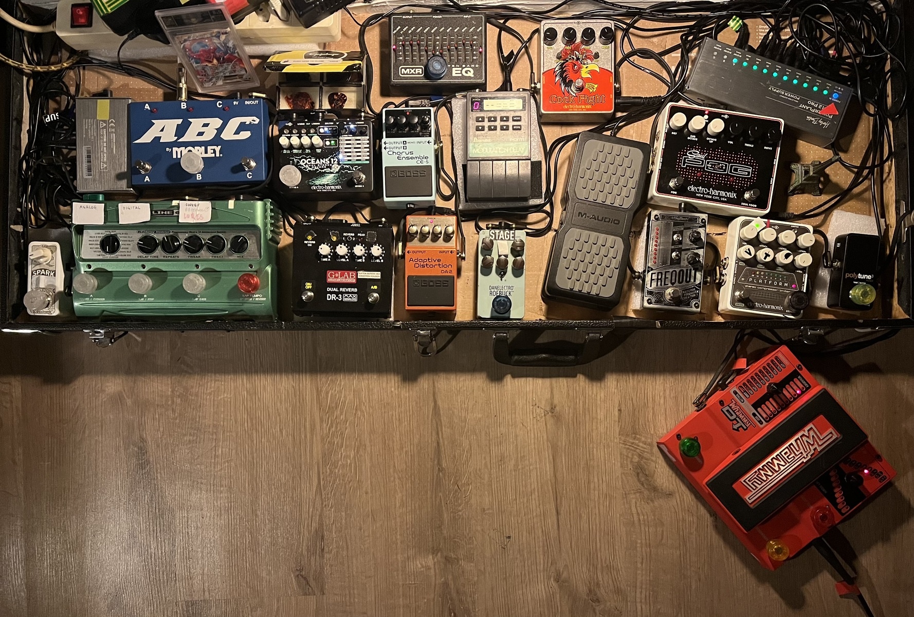 Pedalboard by jimdegroot featuring TC Electronic Spark Mini Booster, Line 6 DL4 Delay Modeler, and Morley ABC and 14 more pieces of gear