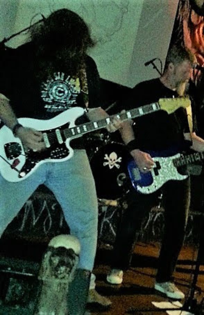 Metal Music Gear Setup by creepingnet featuring Squier Bass VI Vintage Modified