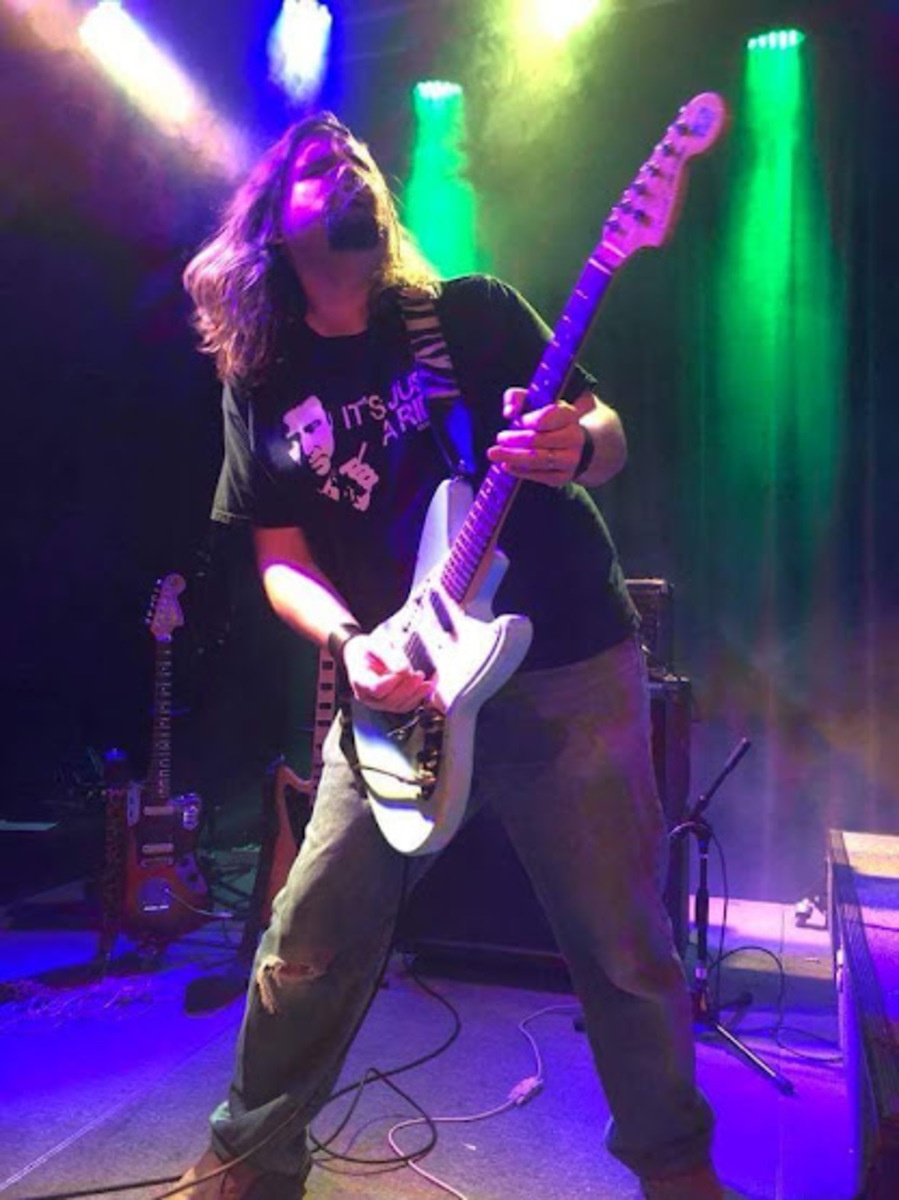 Music Gear Setup by creepingnet featuring Fender Jag-Stang Electric Guitar
