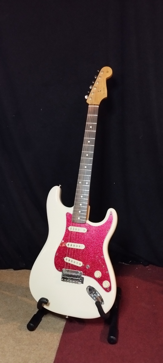 Music Gear Setup by jonasfelter featuring Fender Vintera '60s Stratocaster Modified