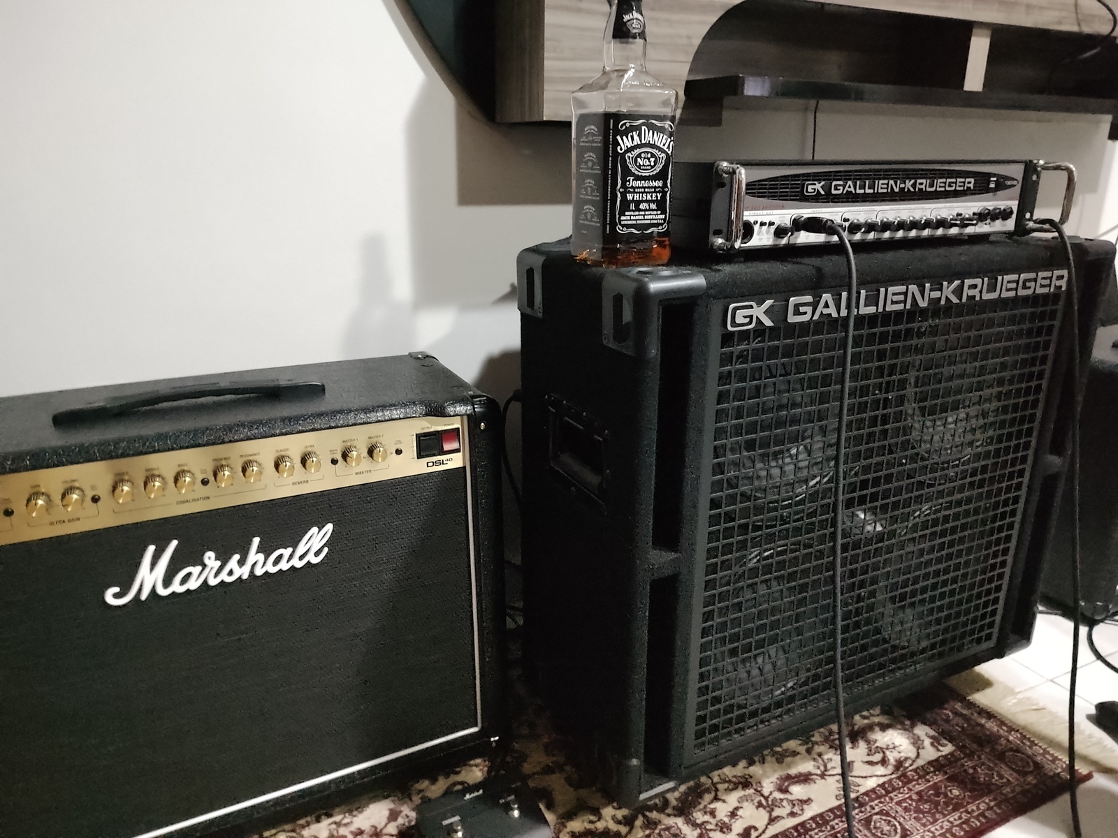Gallien-Krueger Amp Rig by vitormansur featuring Marshall DSL40CR, Gallien-Krueger 700RB-II, and Gallien-Krueger 410RBH 800W 4x10 Bass Cab with Horn