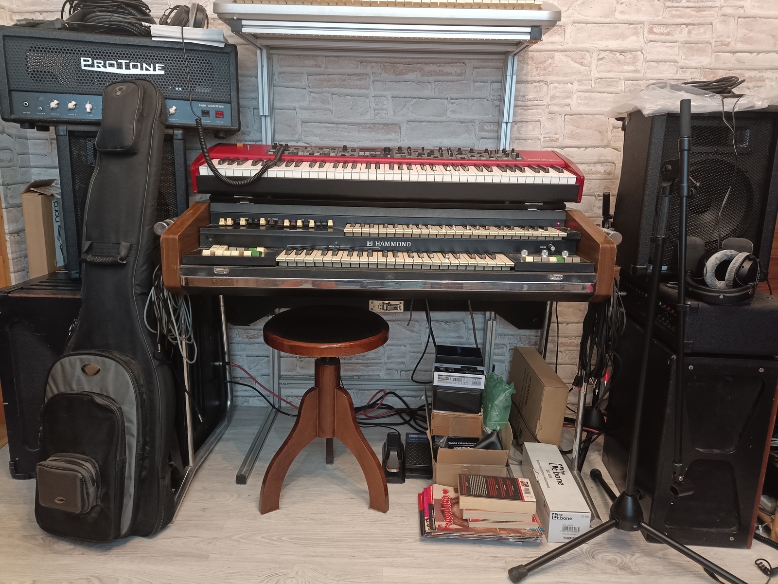 Electronic Studio Setup by greenstarway_band featuring Hammond X5, Nord Stage EX, and Beyerdynamic DT 770 PRO-250 Closed Studio Headphones and 4 more pieces of gear
