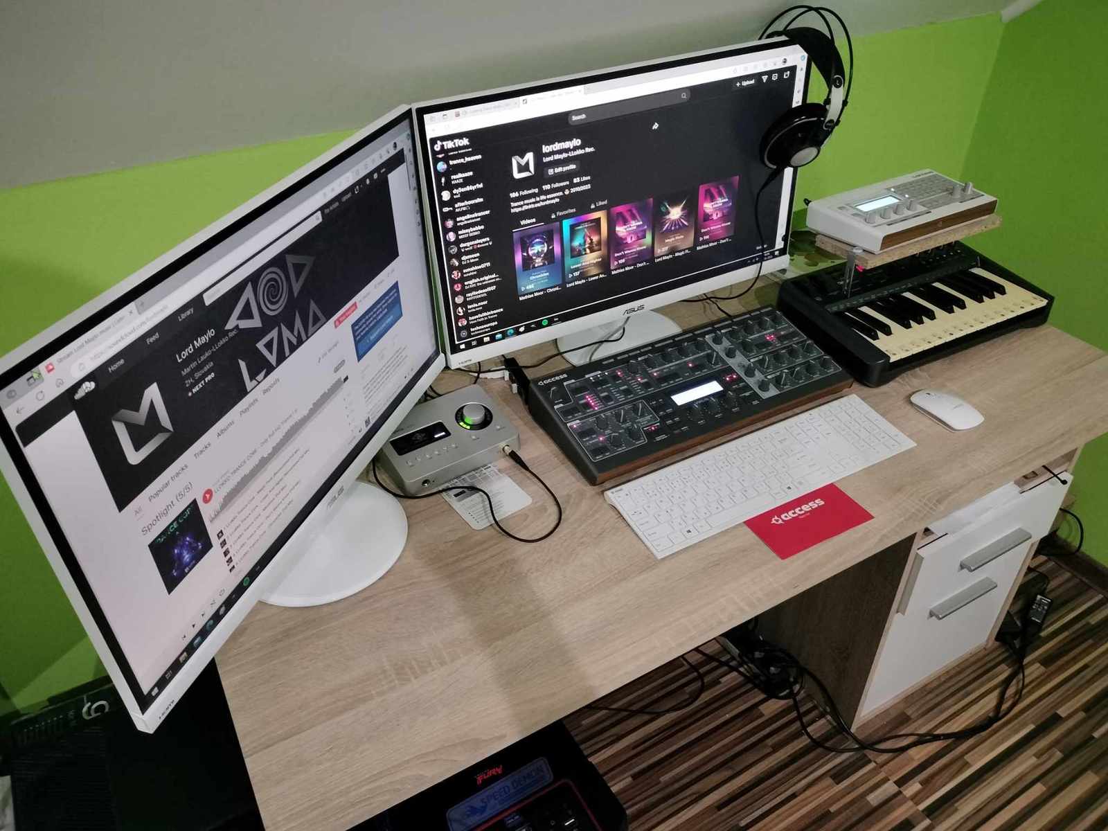 Electronic DJ Setup by lordmaylo featuring Access Virus TI2 Desktop, Access Virus TI Snow, and Universal Audio Apollo Solo and 2 more pieces of gear