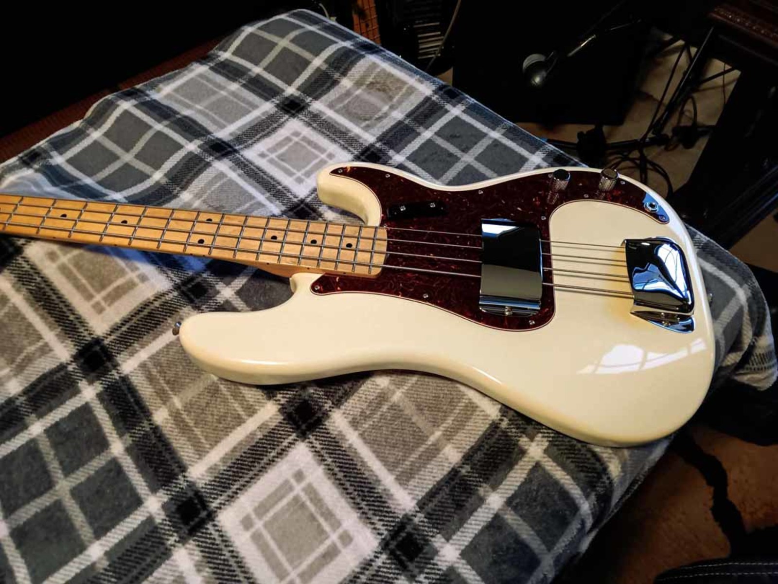 Music Gear Setup by jeremy_crockett featuring Fender Standard Precision Bass MN