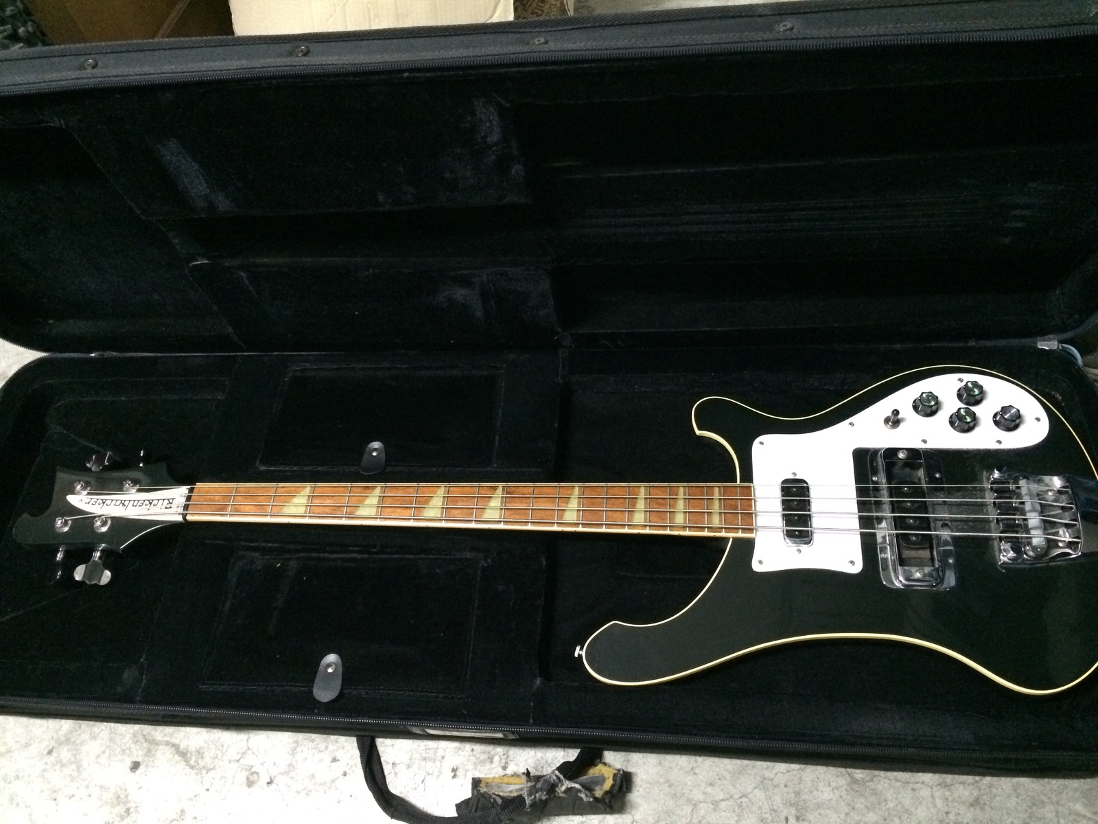 Music Gear Setup by goddamfreezer featuring Rickenbacker 4001