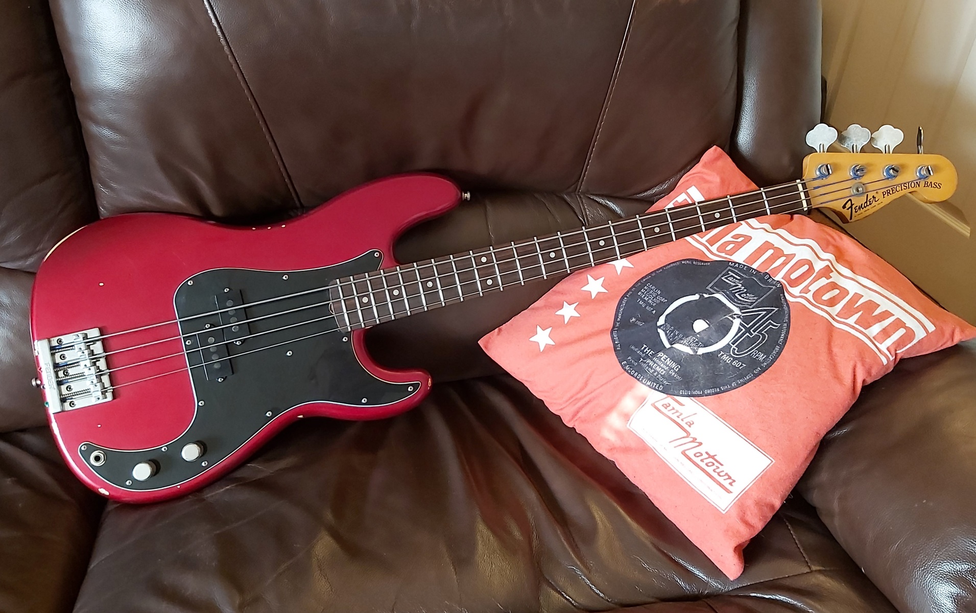 Music Gear Setup by lloydys featuring Fender Precision Nate Mendel Signature '71