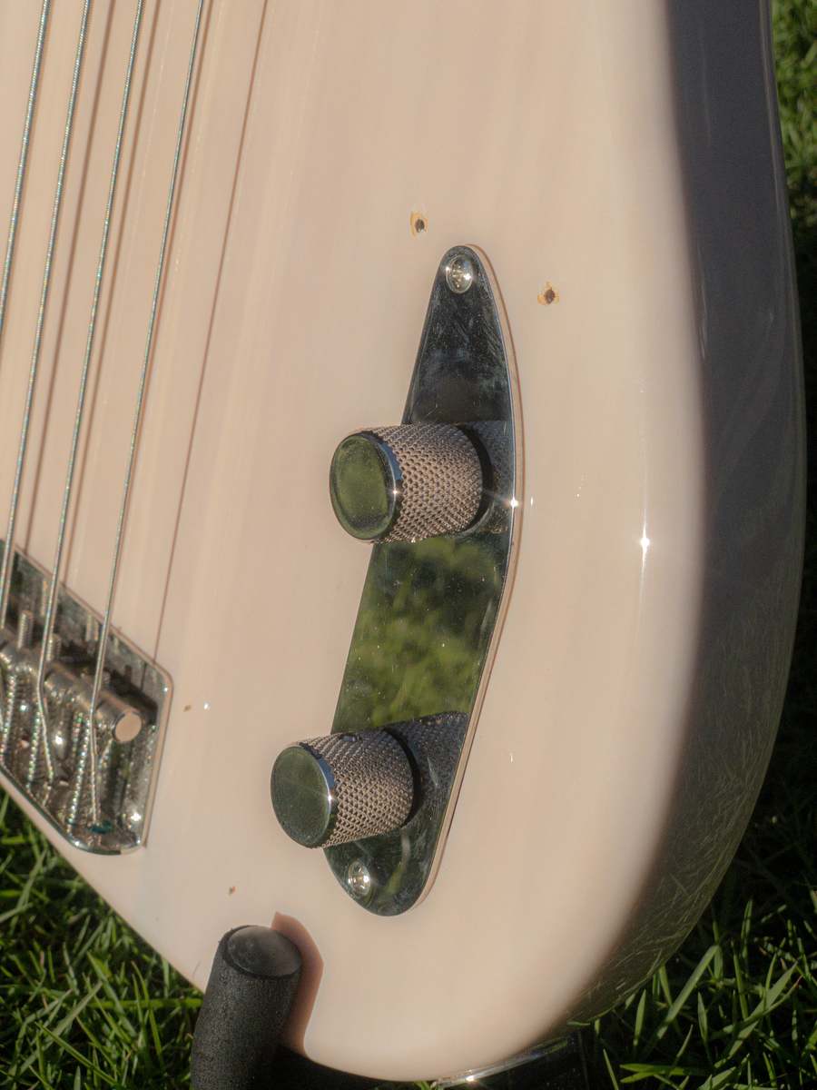 Music Gear Setup by cosinewave featuring Squier Precision Classic Vibe '50s