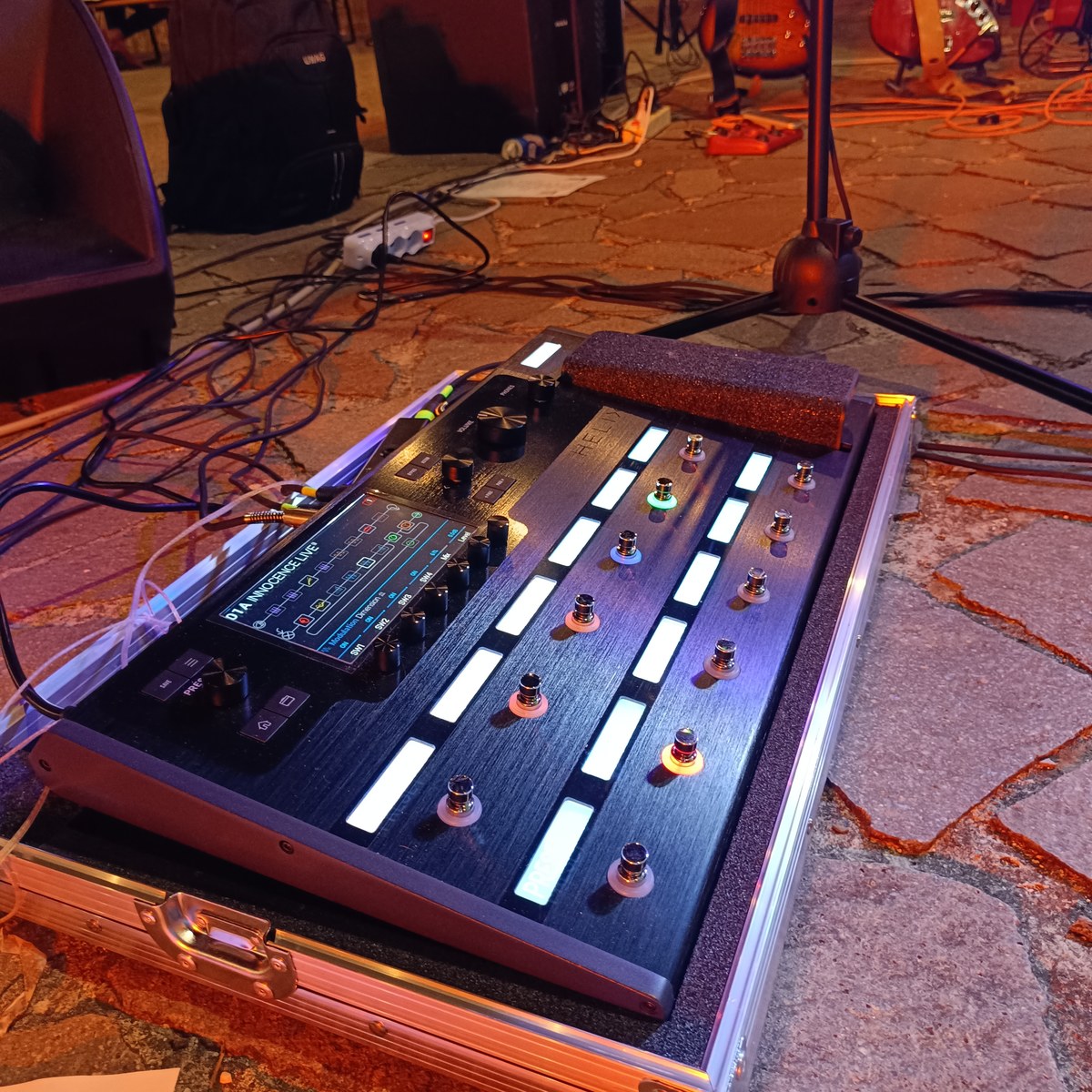Metal Pedalboard by lorenzo_innocente featuring Line 6 Helix
