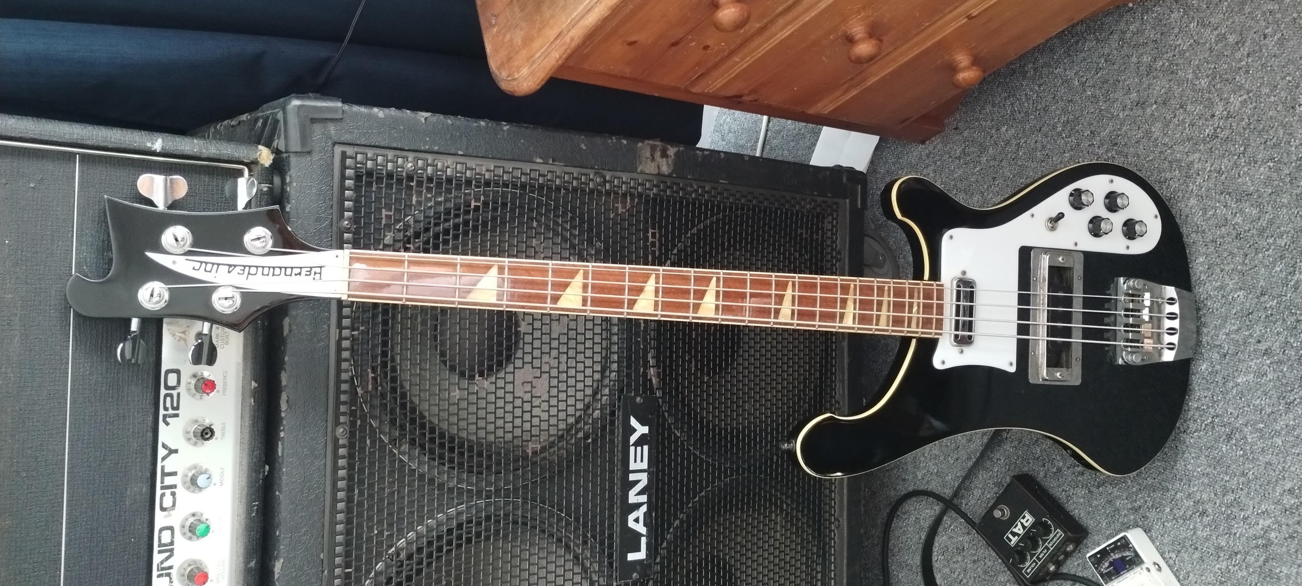 Fernandes Music Gear Setup by skytimesfive featuring Fernandes RB 80 and Laney 4x12 AOR Cabinet
