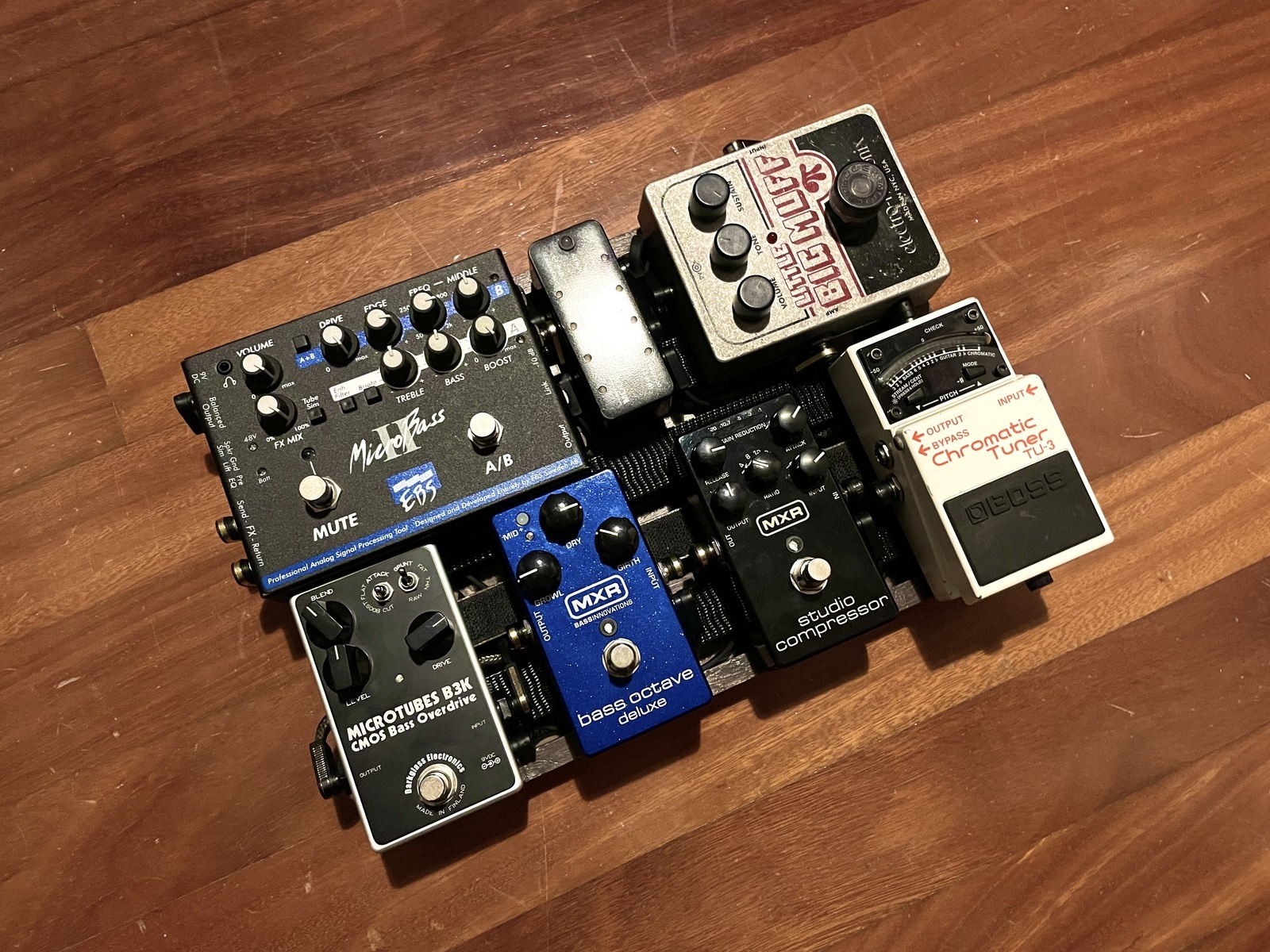 Pedalboard by josumartnez featuring EBS MicroBass II preamplifier, MXR M288 Bass Octave Deluxe, and MXR Studio Compressor Effects Pedal and 3 more pieces of gear