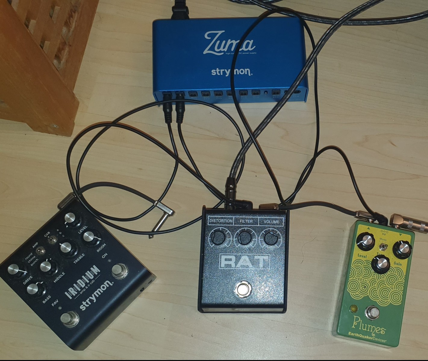 Strymon Pedalboard by hashimoto featuring Strymon Zuma, Pro Co RAT 2, and EarthQuaker Devices Plumes and 2 more pieces of gear