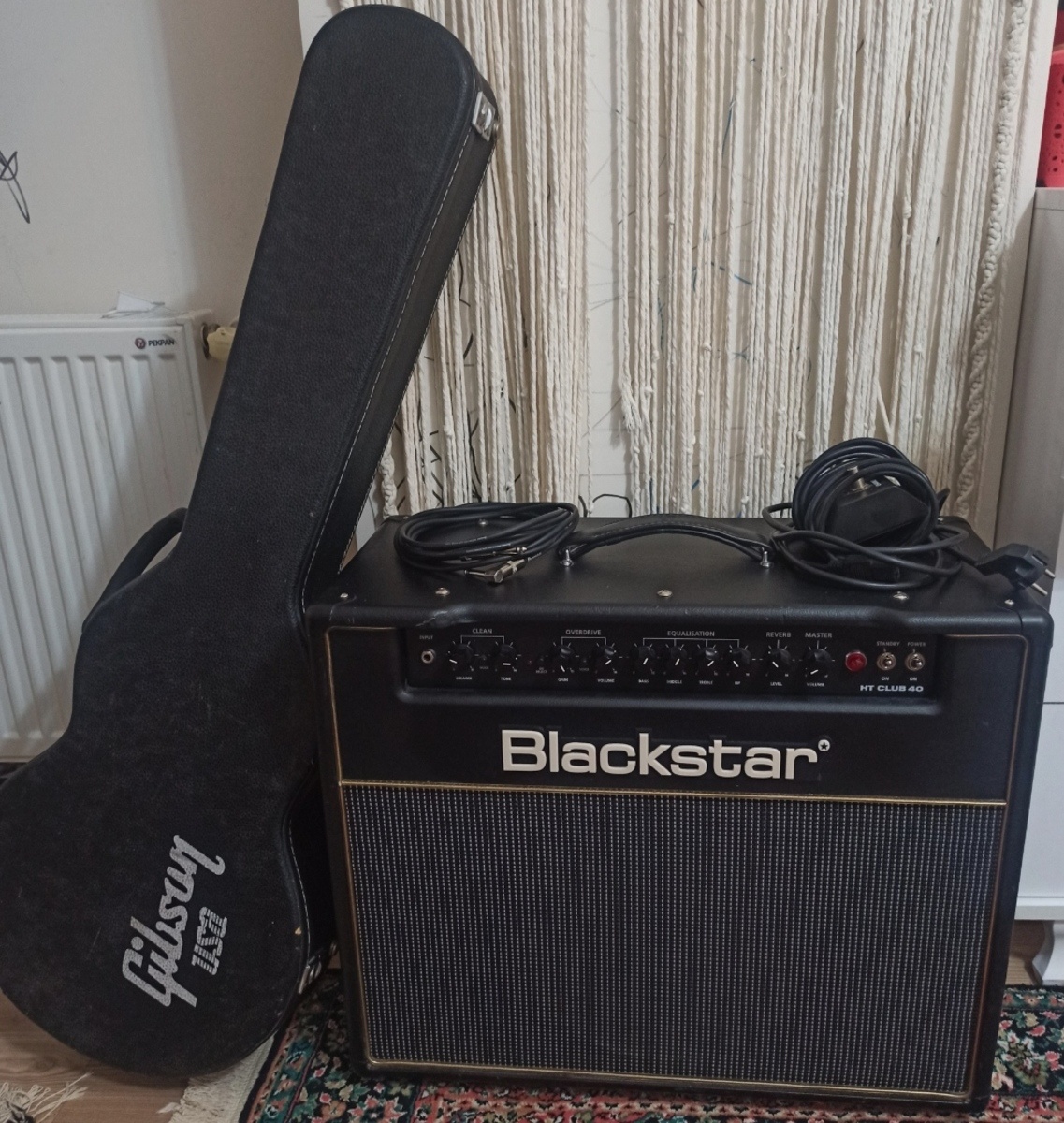 Blackstar Amp Rig by hakanbaysal featuring Blackstar HT Club 40 1x12" 40-Watt Black Tube Combo, Gibson Les Paul Hardshell Case, and Blackstar FS8 Footswitch For HT Club 40 And Club 50