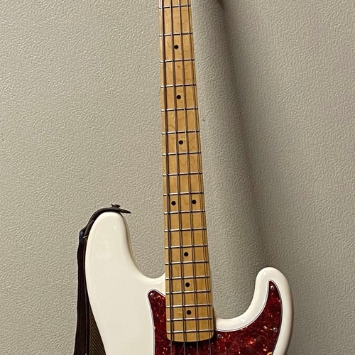Photo of Fender MIM Precision in a bass