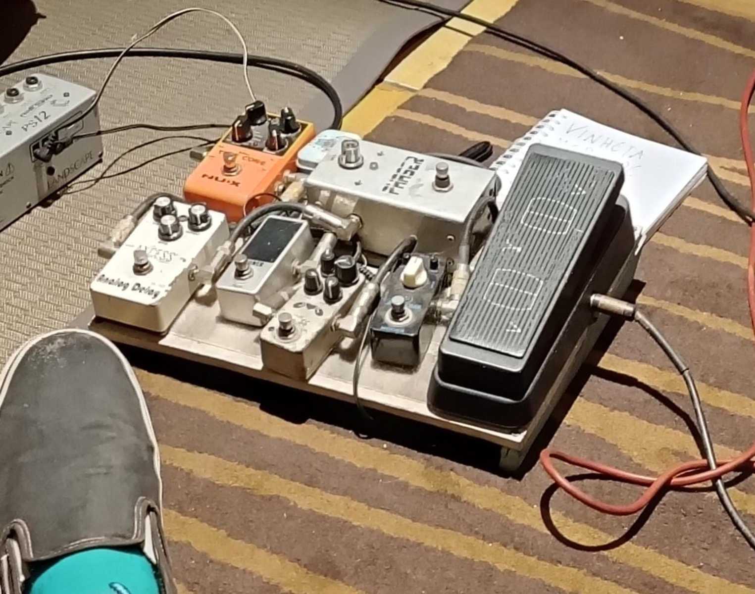 Metal Pedalboard by pedroquemia featuring Nux Time Core Delay, Axcess Analog Delay, and Dunlop GCB-95 Cry Baby and 2 more pieces of gear