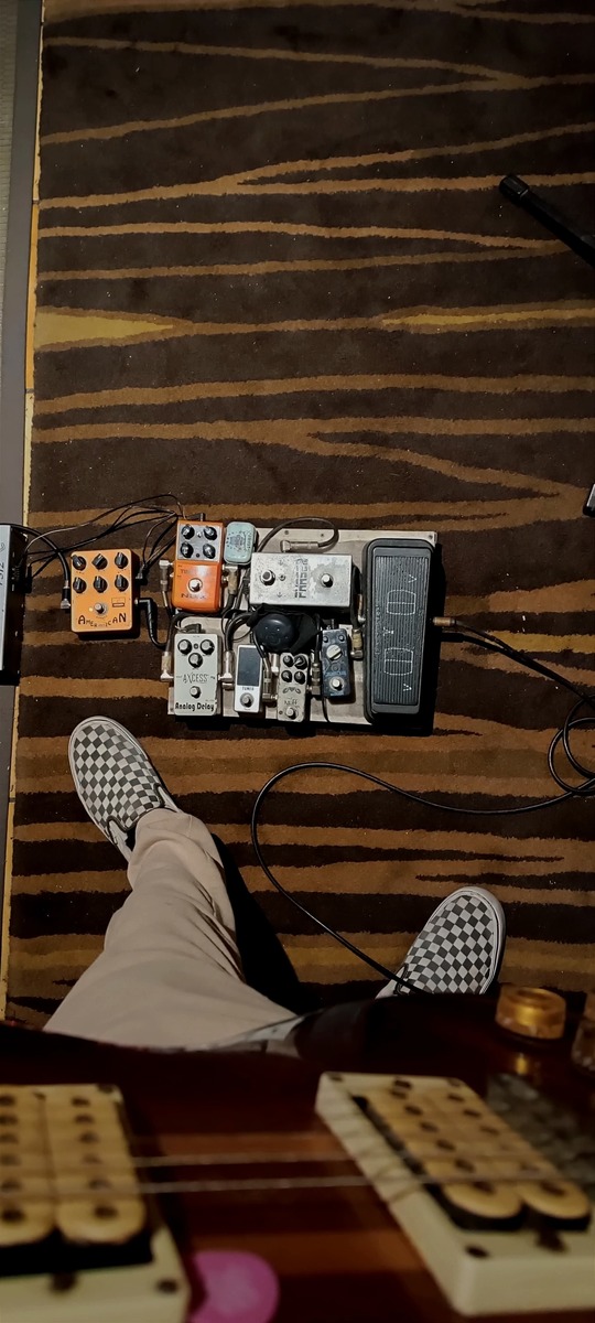 Metal Pedalboard by pedroquemia featuring Nux Time Core Delay, Dunlop GCB-95 Cry Baby, and Axcess Analog Delay and 3 more pieces of gear