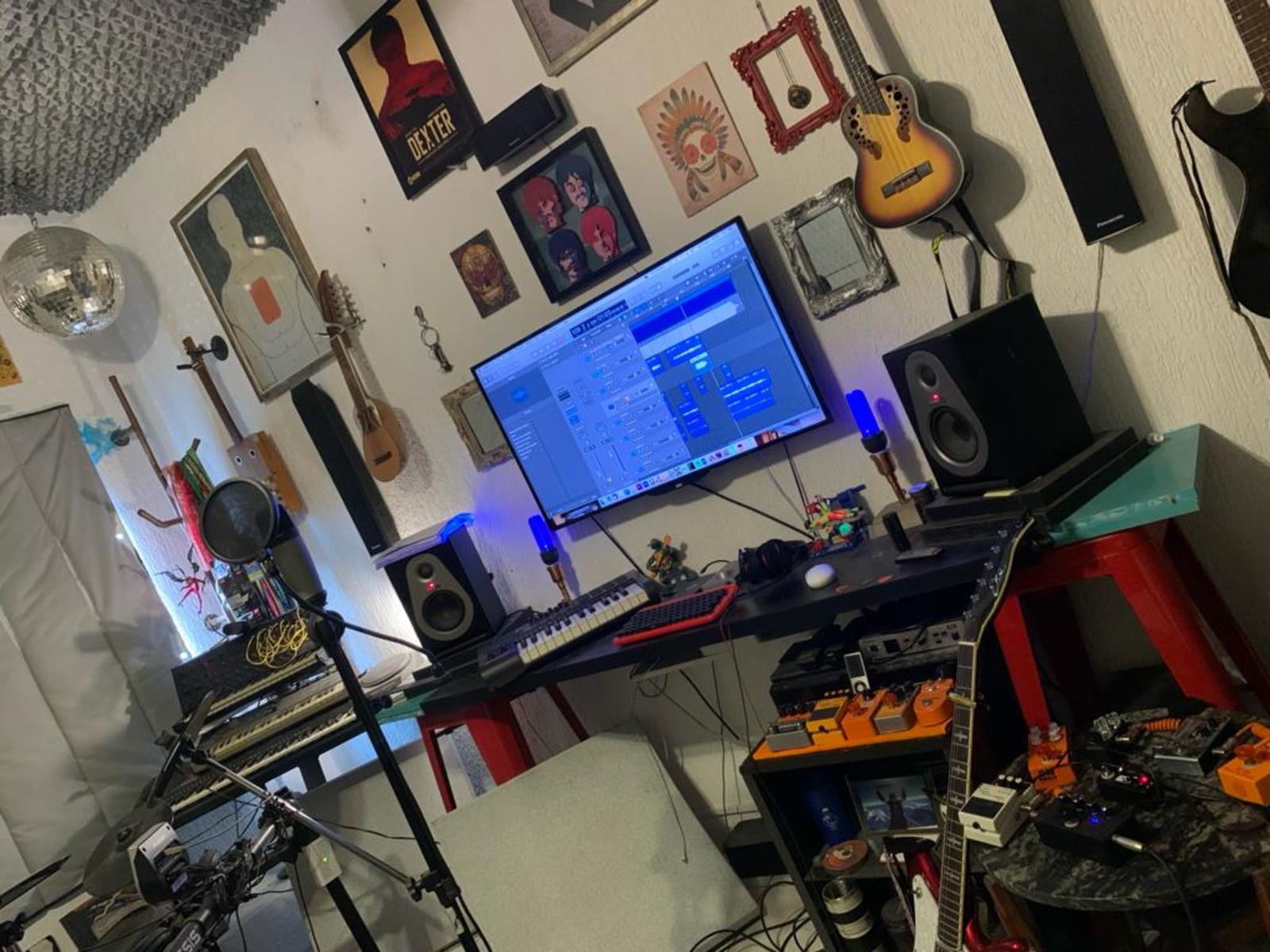 Pedalboard by andreberaldino featuring Korg MicroKORG, Korg MS-20 Mini, and Samson Resolv A5 Studio Monitors and 8 more pieces of gear