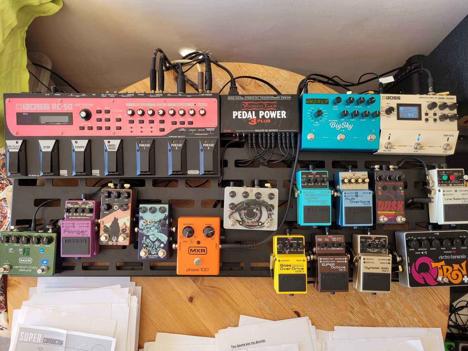 Boss Pedalboard by aravin_dhillon featuring Strymon BigSky, Boss DD-500 Digital Delay, and MXR M292 Carbon Copy Deluxe and 16 more pieces of gear