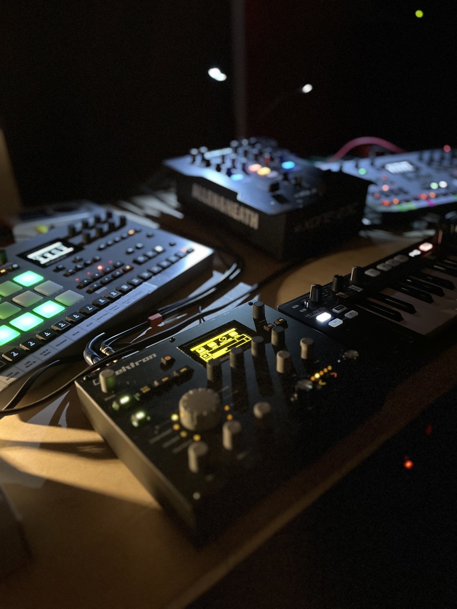 Electronic Studio Setup by mikromono featuring Elektron Analog Heat MKII, Elektron Analog Rytm MKII, and Elektron Analog Four MKII and 2 more pieces of gear