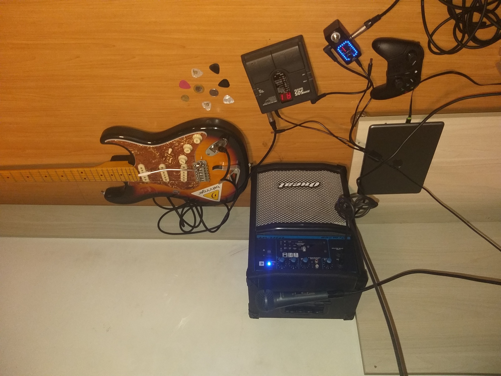 Pedalboard by donca featuring Apple iPad (General), Lekato Loop Station, and Zoom 505 Guitar and 3 more pieces of gear