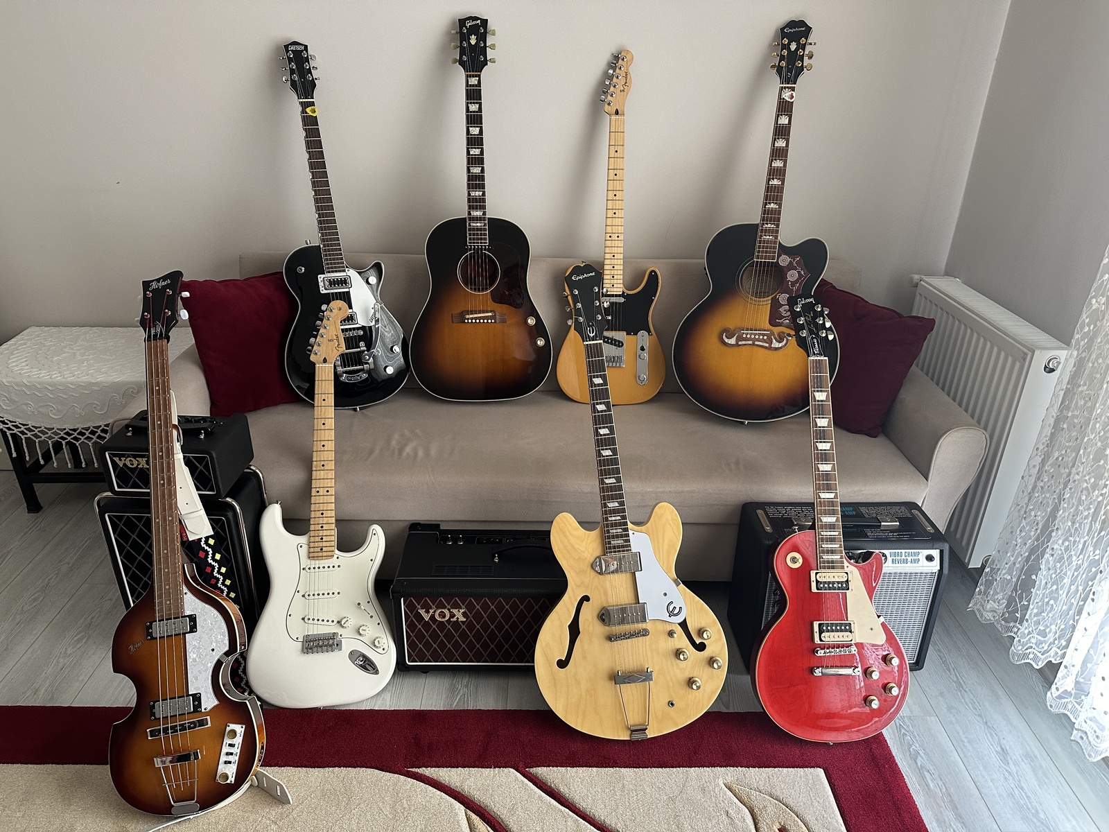 Amp Rig by ugur_kozbey featuring Höfner 500/1 Ignition, Vox Mini Superbeetle Bass, and Vox AC15CH Custom 2-Channel 15-Watt and 8 more pieces of gear