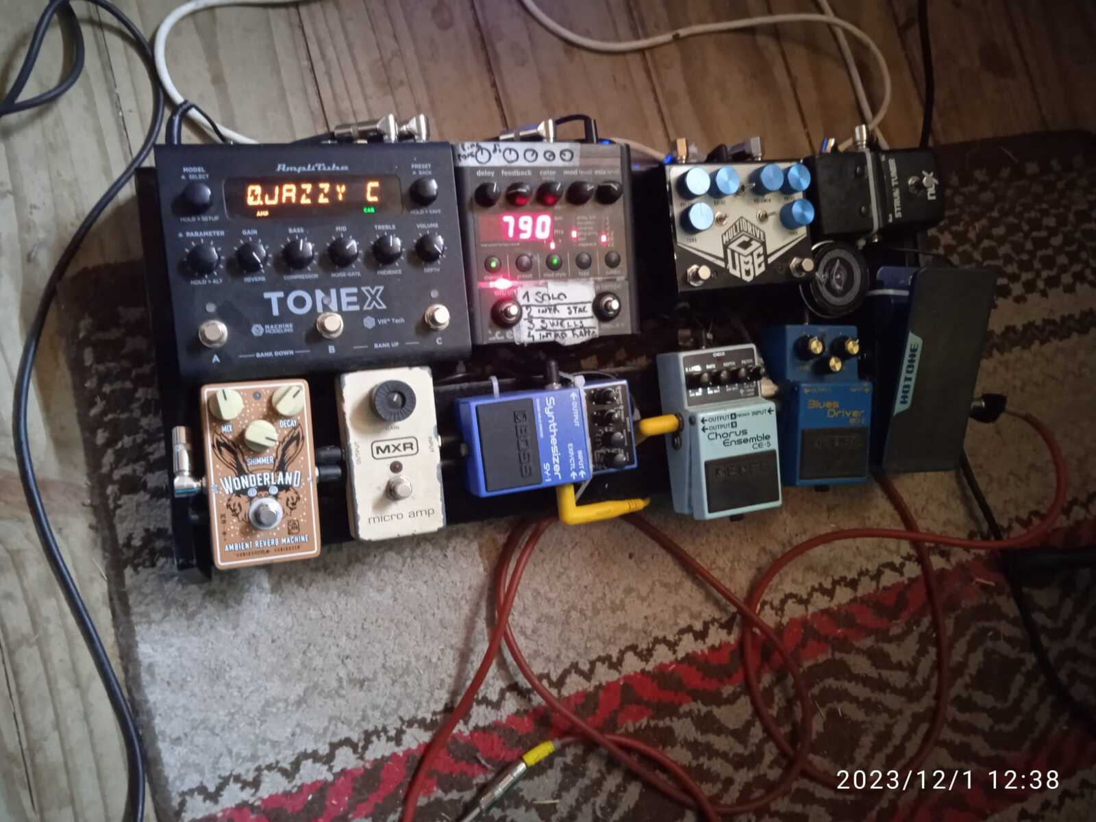 Boss Pedalboard by facundovazquez featuring Boss SY-1 Synthesizer, MXR M133 Micro Amp, and Boss BD-2W Blues Driver Waza Craft and 4 more pieces of gear