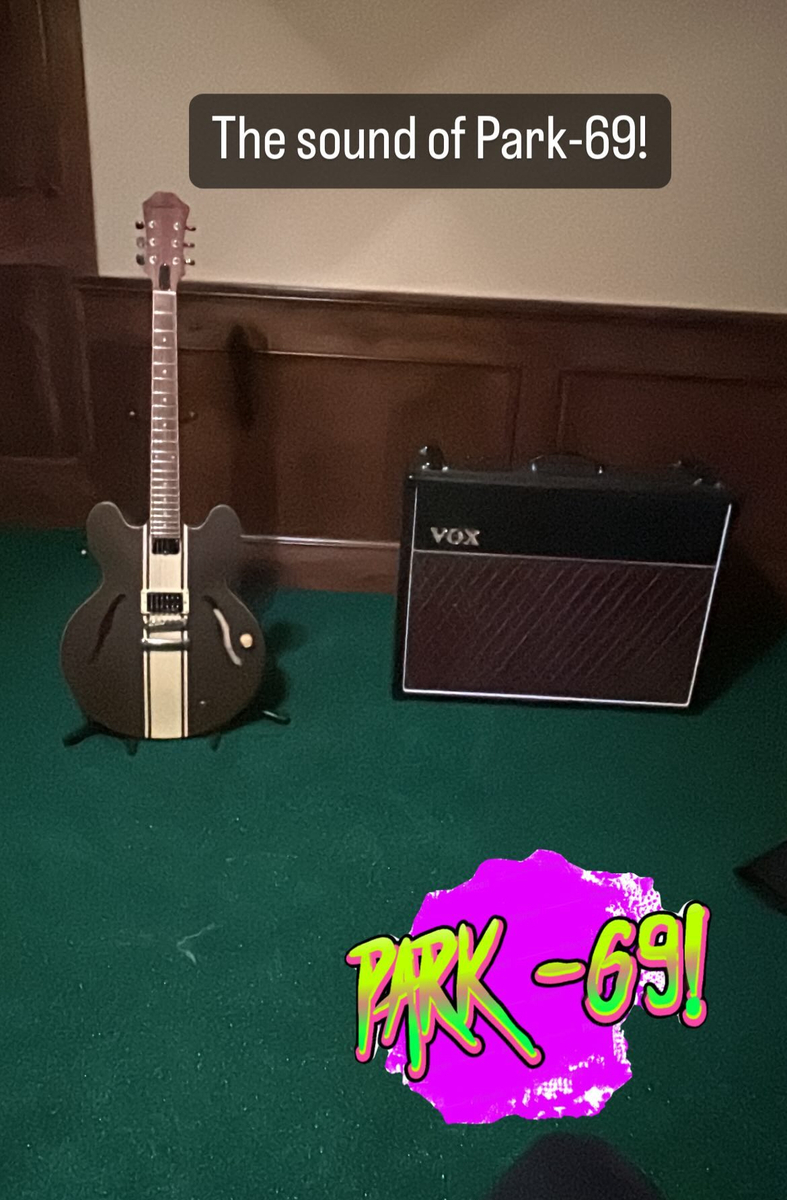 Vox Studio Setup by joepro182 featuring Epiphone Tom DeLonge Signature ES-333 and Vox AC30 Guitar Combo Amp