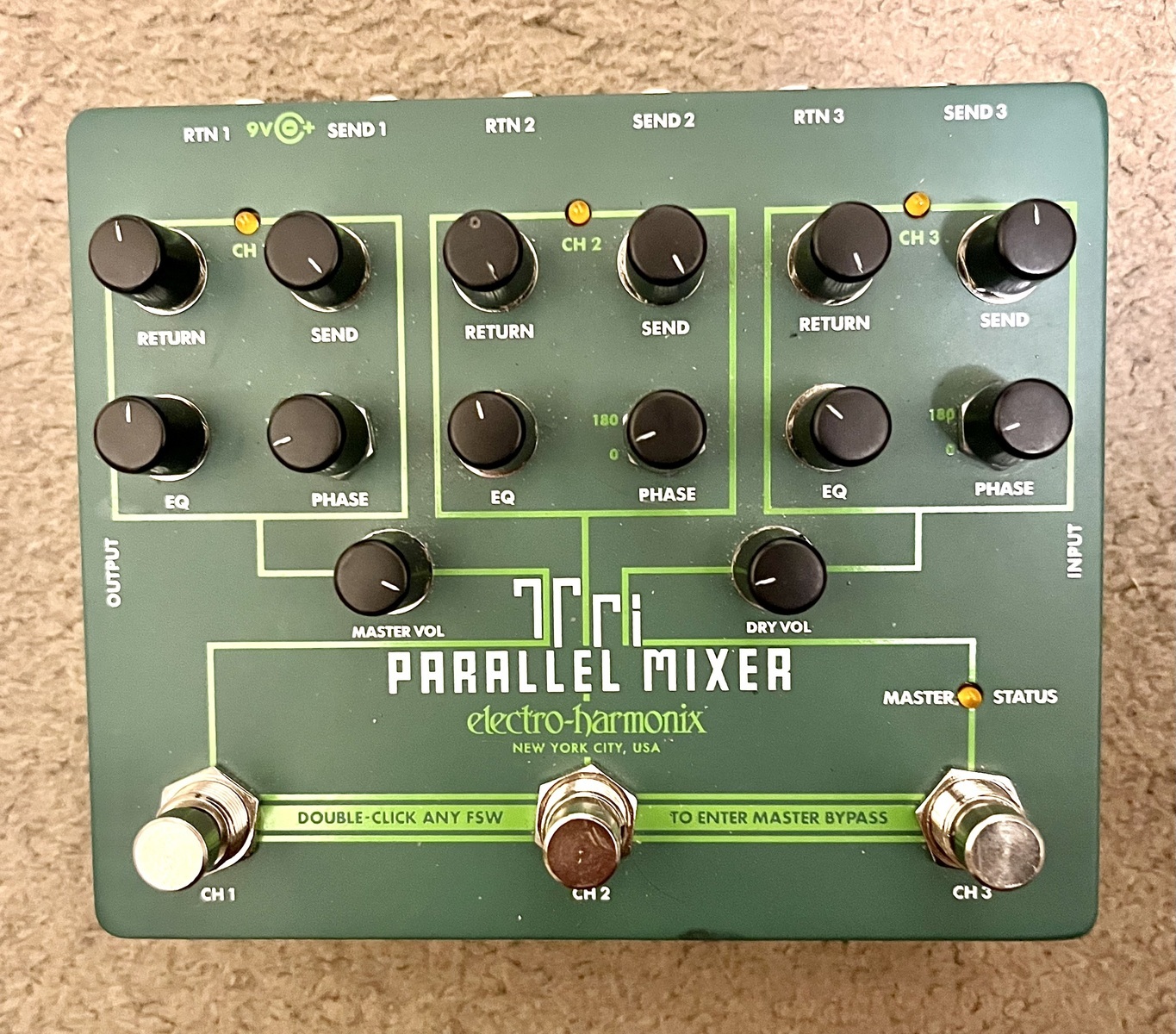 Pedalboard by akidcalledoutlaw featuring Electro-Harmonix Tri Parallel Mixer