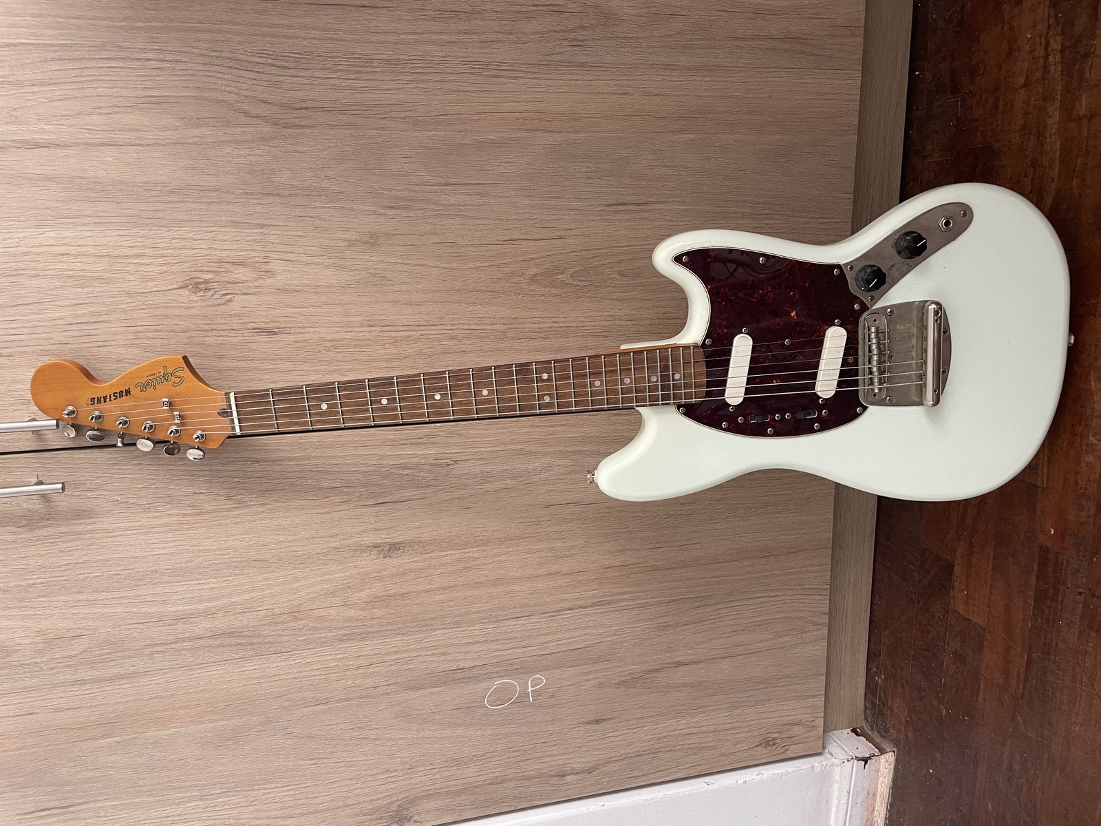 Music Gear Setup by pedro_sifuentes featuring Squier Sonic Mustang HH