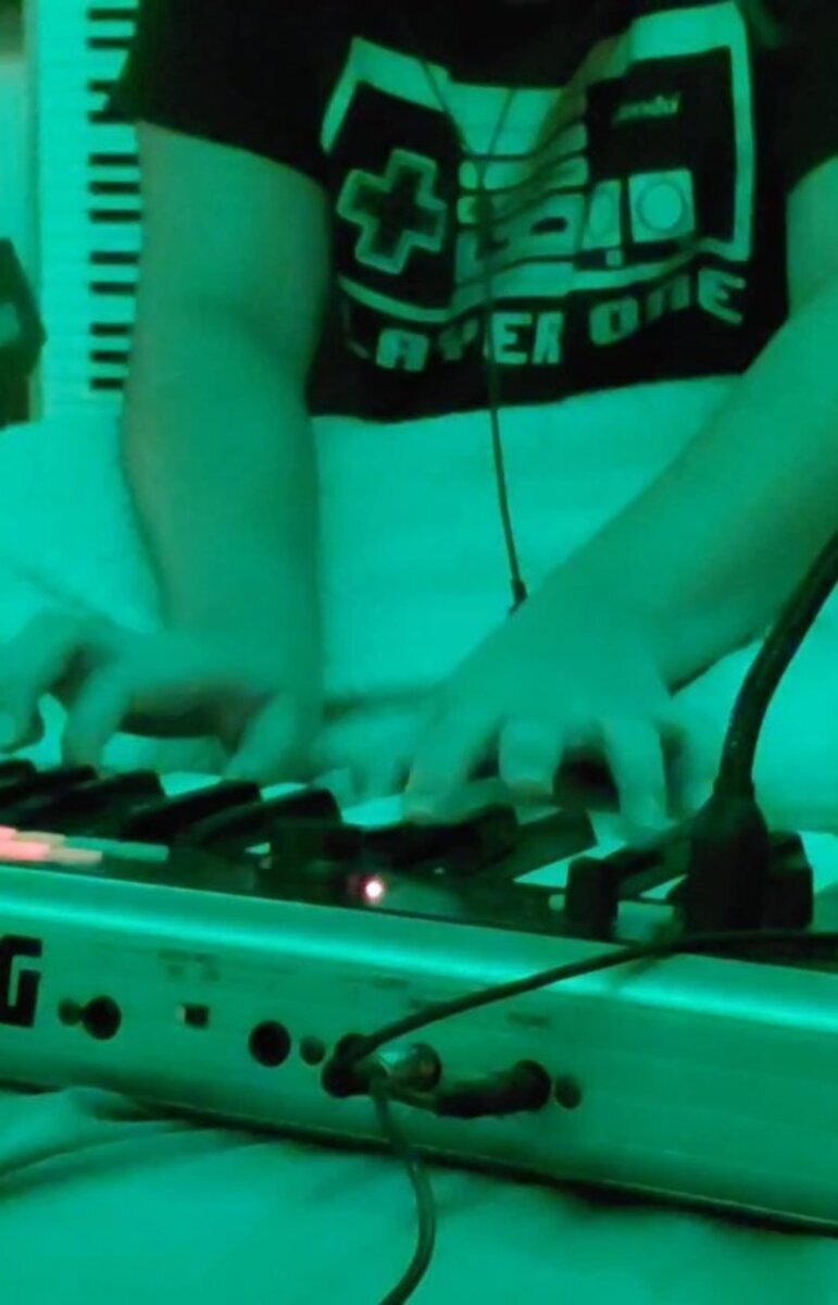 Electronic Synth Setup by parmajohniv featuring Korg R3 Synthesizer / Vocoder Keyboard