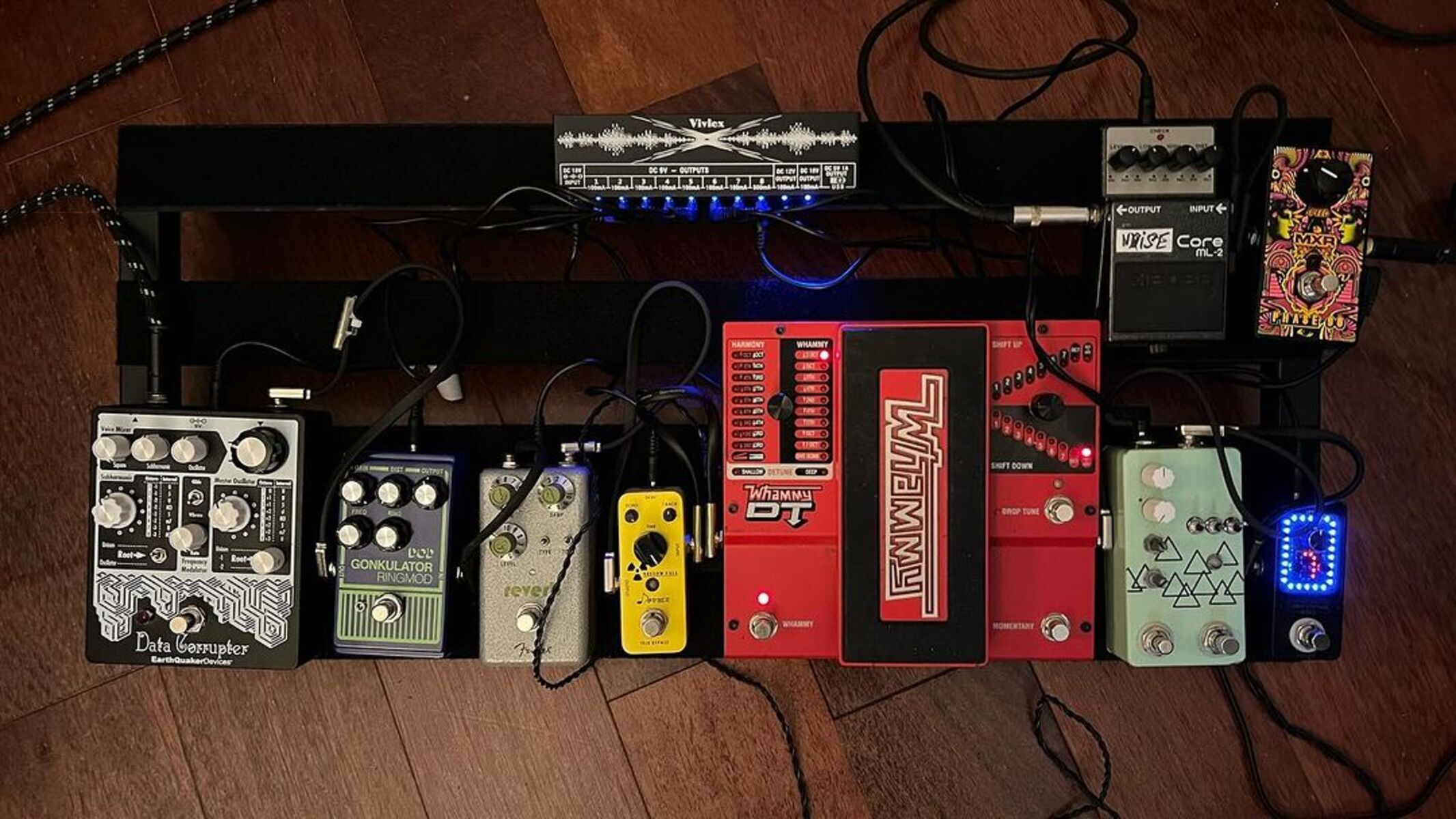 Metal Pedalboard by am_studio featuring Pedaltrain JR MAX, EarthQuaker Devices Data Corrupter, and Boss ML-2 Metal Core and 7 more pieces of gear