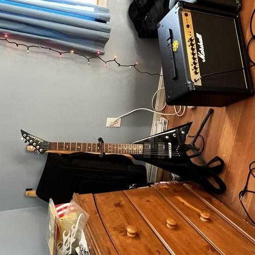 Photo of Jackson JS30RR and more gear in a guitar and amplifier