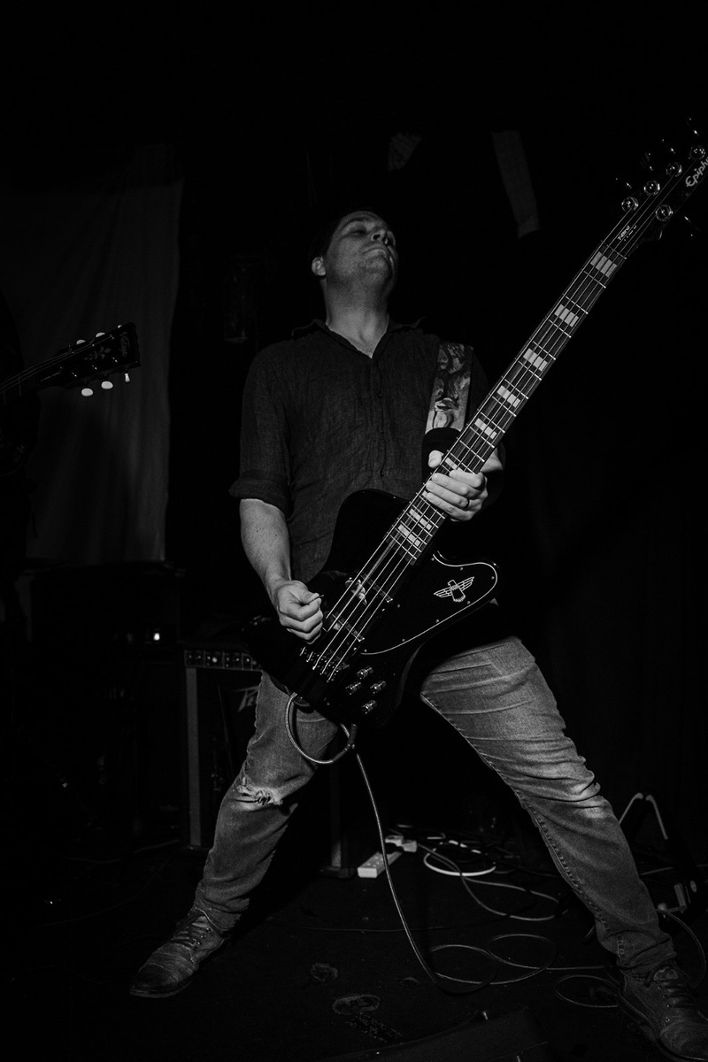 Live Rig by chrisdesign featuring Epiphone Thunderbird PRO V 5-String Bass, Darkglass Electronics Tone Capsule, and Fender Performance Series Instrument Cable and 1 more piece of gear