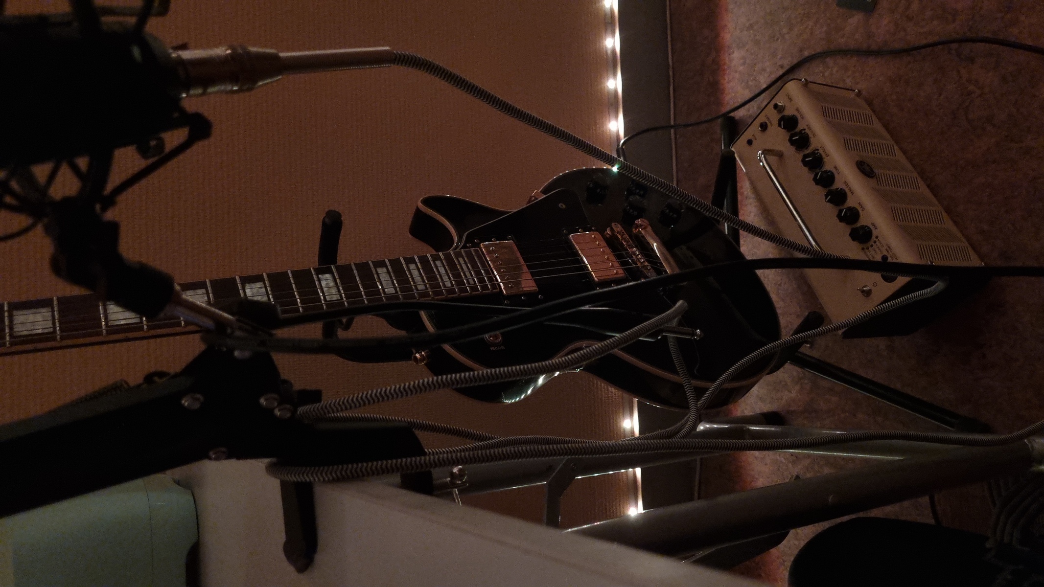 Metal Amp Rig by bocchicos featuring Yamaha THR5 Desktop Guitar Combo Amp and Epiphone Les Paul Custom