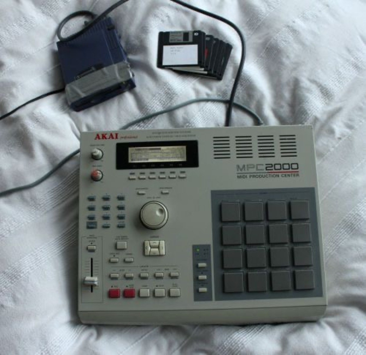 Hip Hop Music Gear Setup by bgknoccout featuring Akai MPC 2000