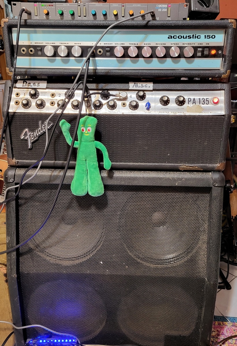 Studio Setup by s_k_g_ featuring 1978 Fender PA-135, Peavey 4x12 Speaker Cabinet, and Acoustic control corporation 150b