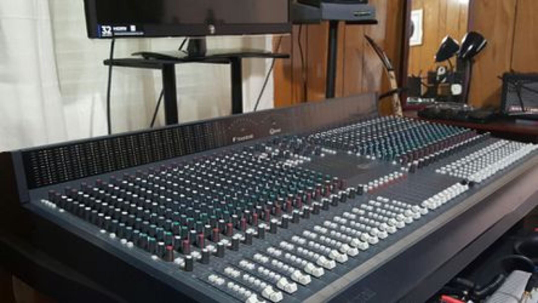 DJ Setup by bgknoccout featuring Soundcraft Ghost LE Mixer