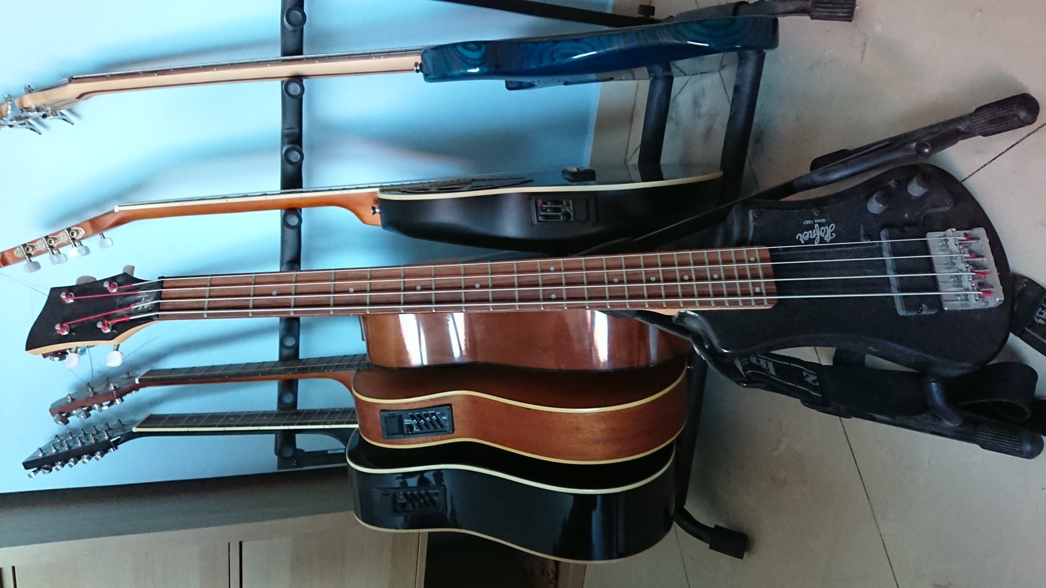 Music Gear Setup by lminiero featuring Hofner Shorty Electric Travel Guitar