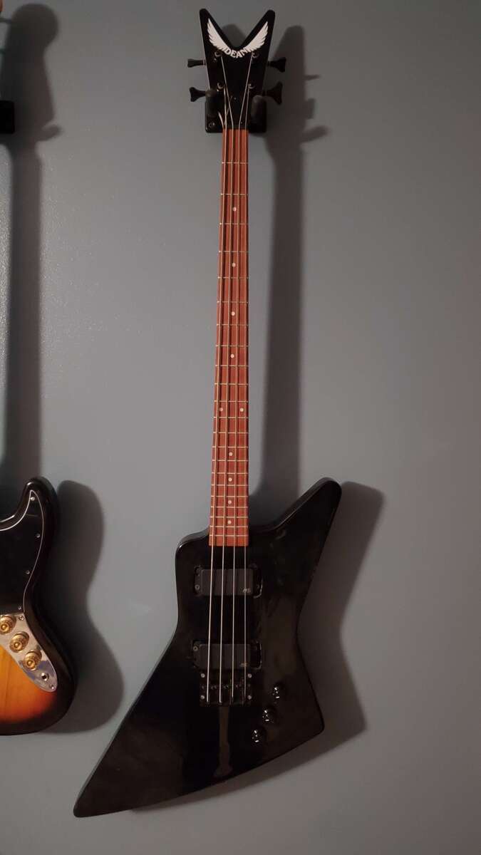 Music Gear Setup by jwtish featuring Dean Z Metalman Electric Bass Guitar
